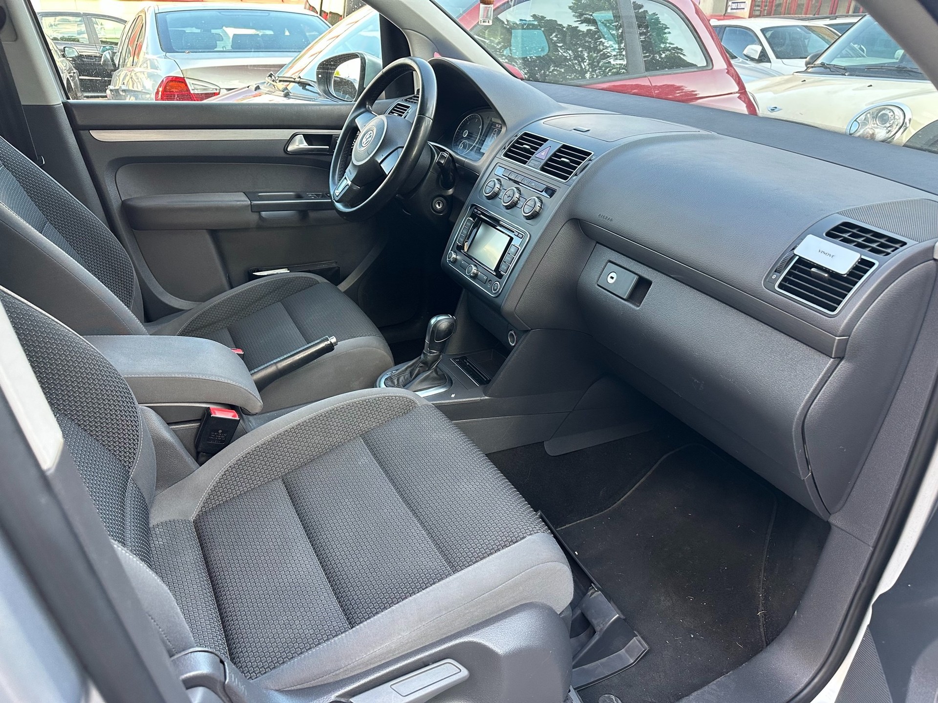 VW Touran 1.6 TDI Team DSG-image-8