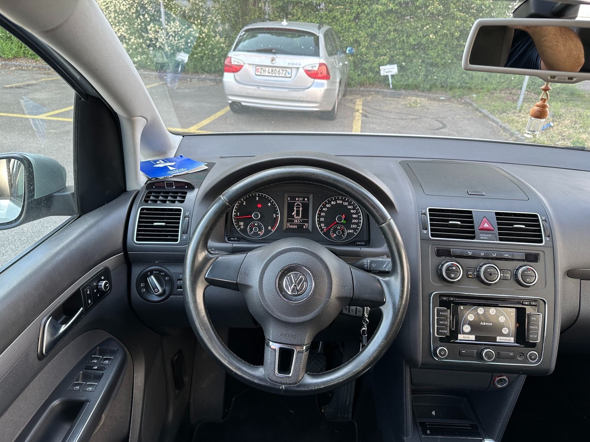 VW Touran 1.6 TDI Team DSG-image-12