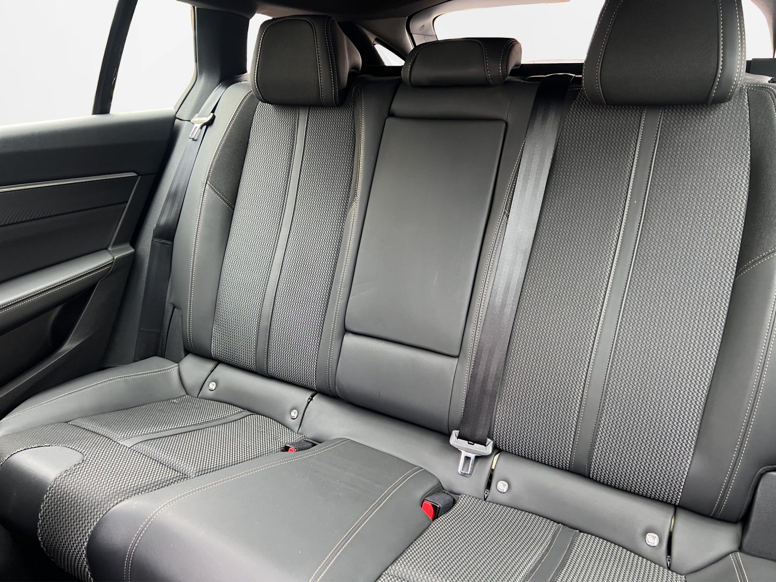 PEUGEOT 508 1.6 PHEV GT Pack EAT8-image-10