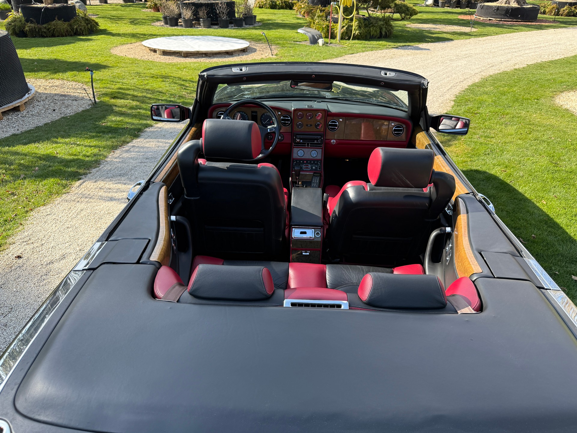 BENTLEY Azure-showroom-element-3
