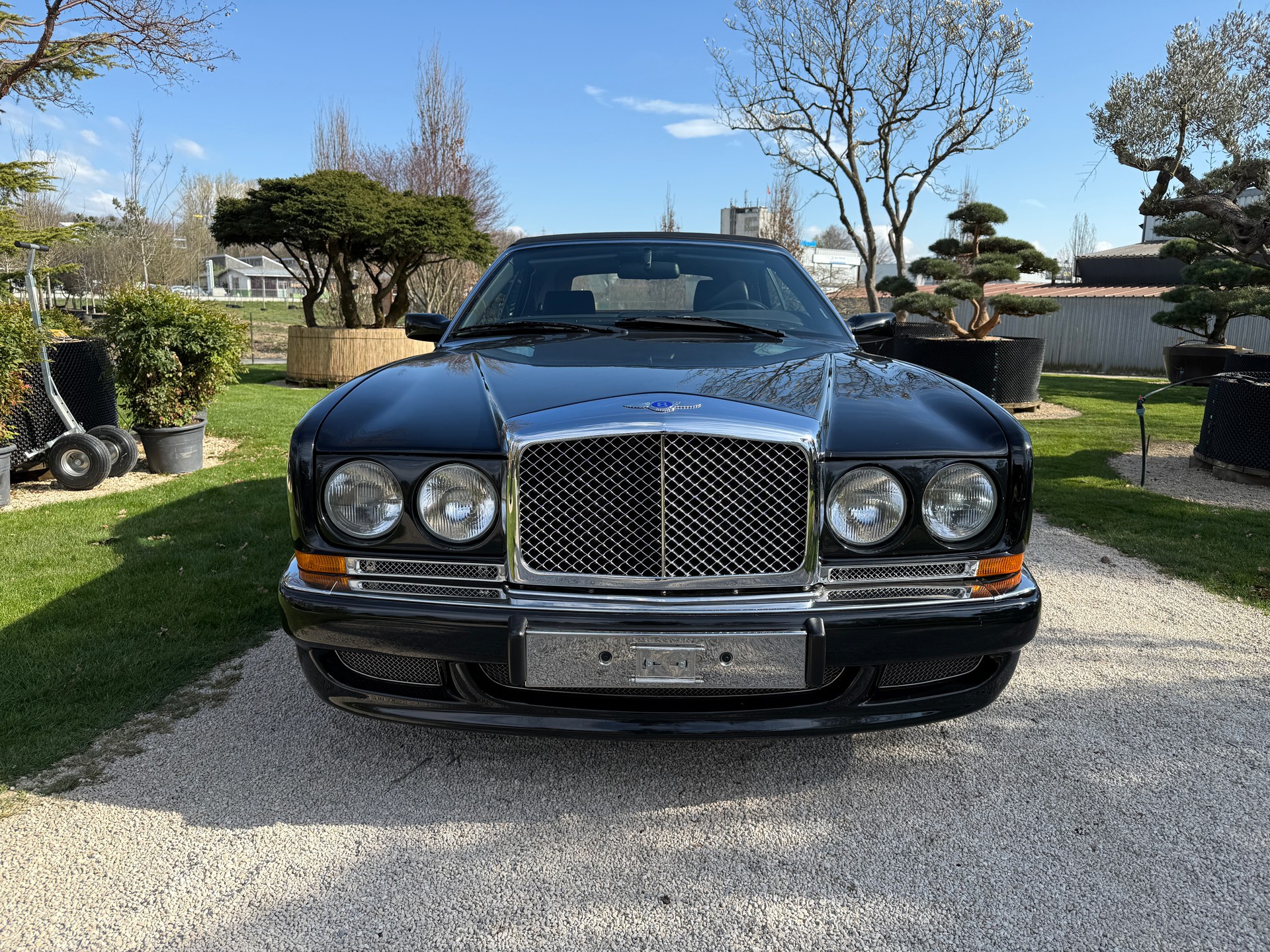 BENTLEY Azure-showroom-element-2
