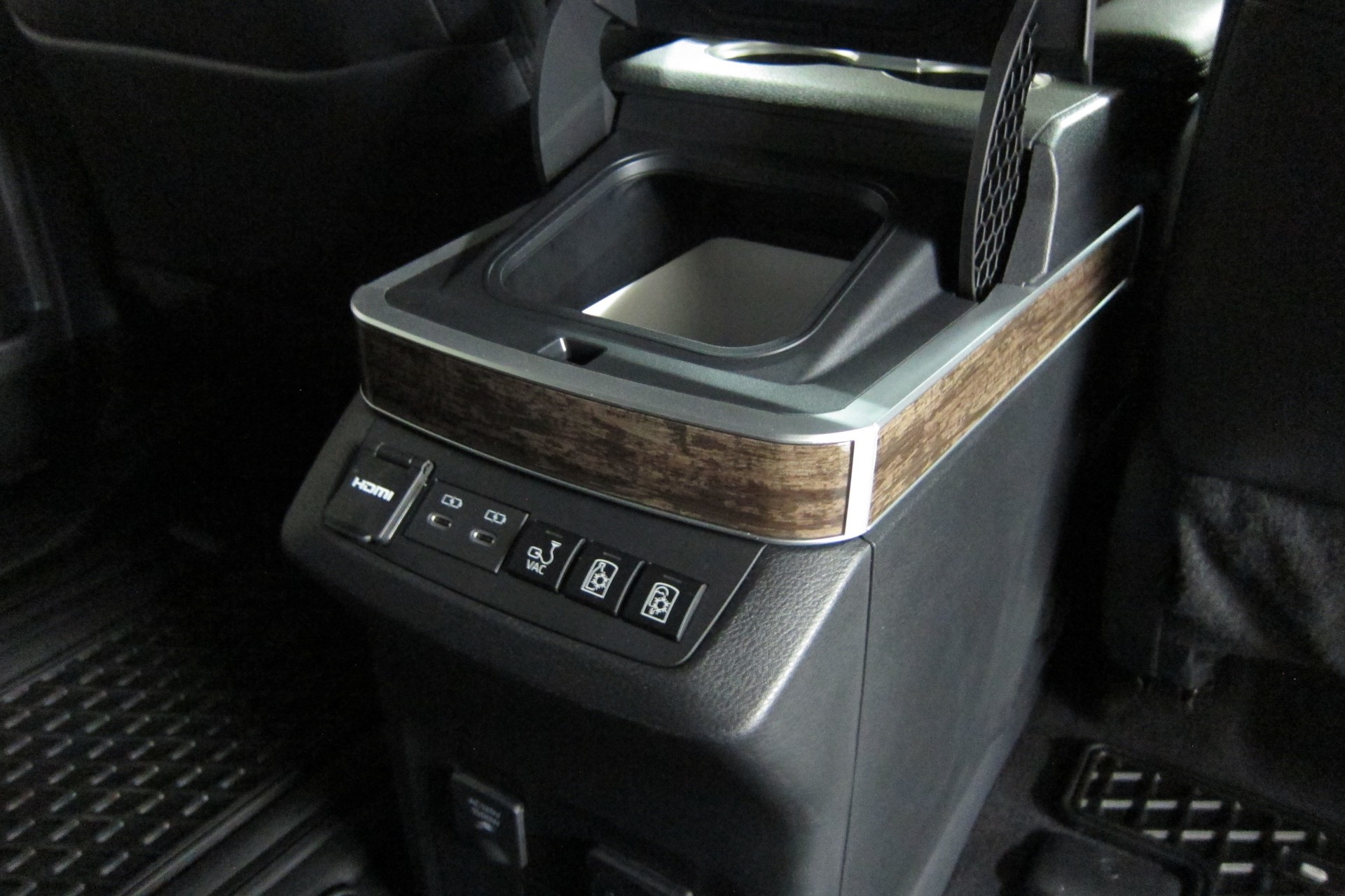 TOYOTA SIENNA 2025 PLATINUM AWD-image-14