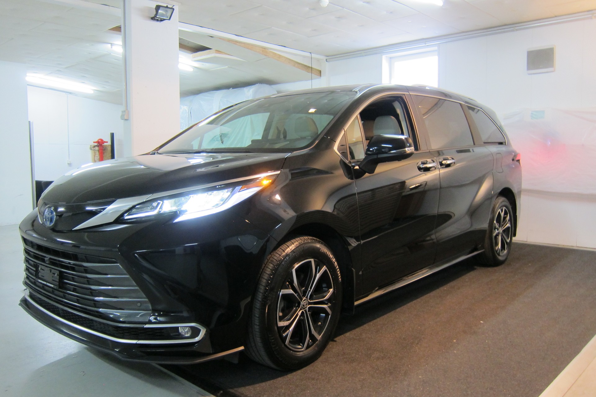 TOYOTA SIENNA 2025 PLATINUM AWD