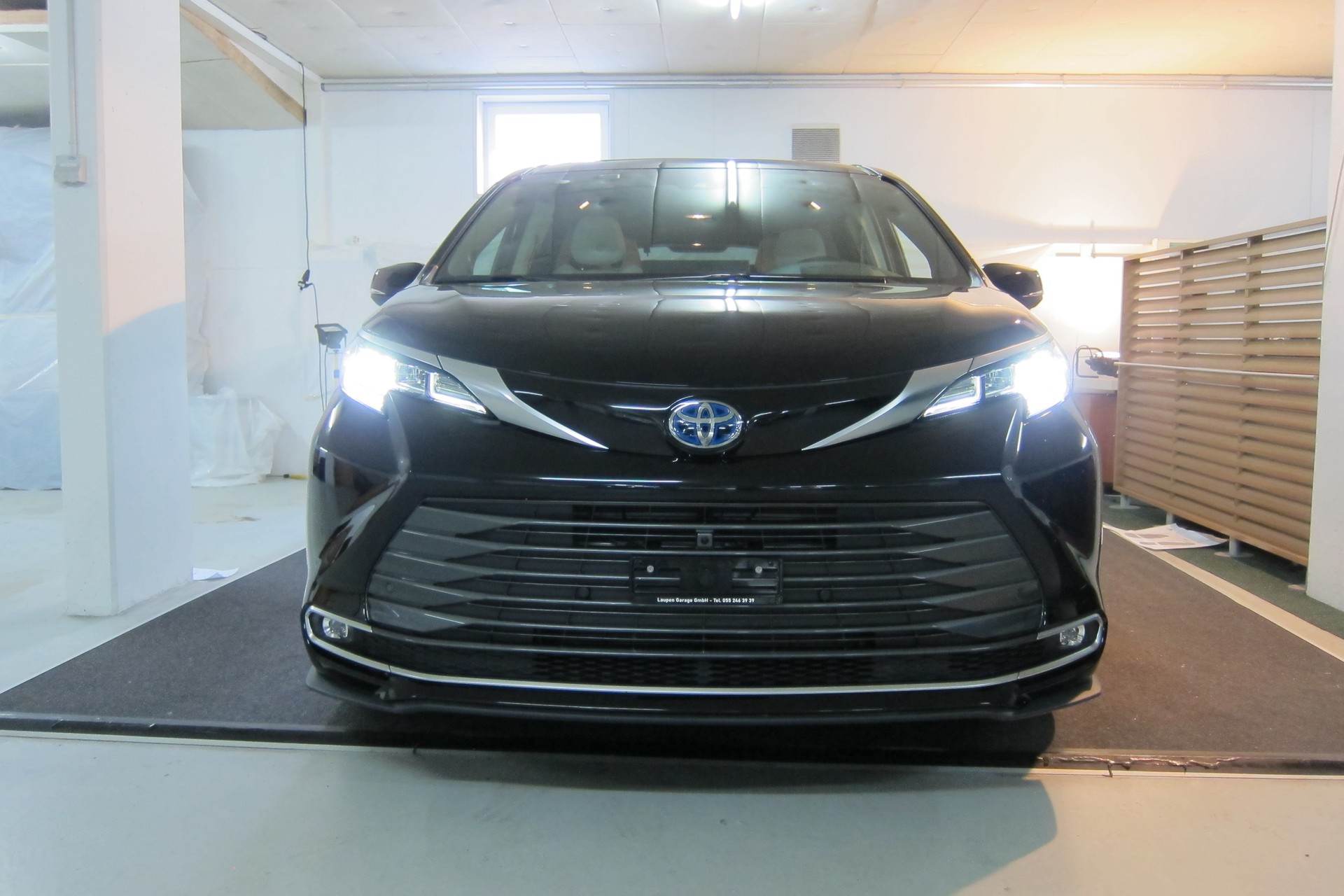 TOYOTA SIENNA 2025 PLATINUM AWD-image-2