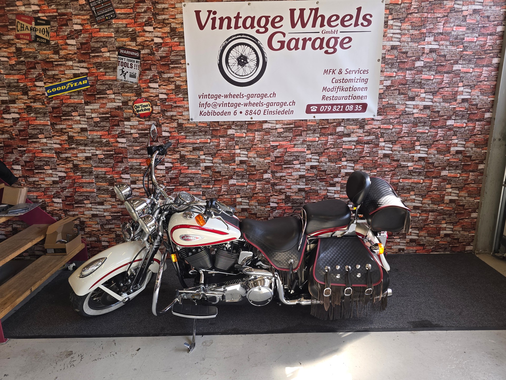 HARLEY-DAVIDSON FLSTS Heritage Springer