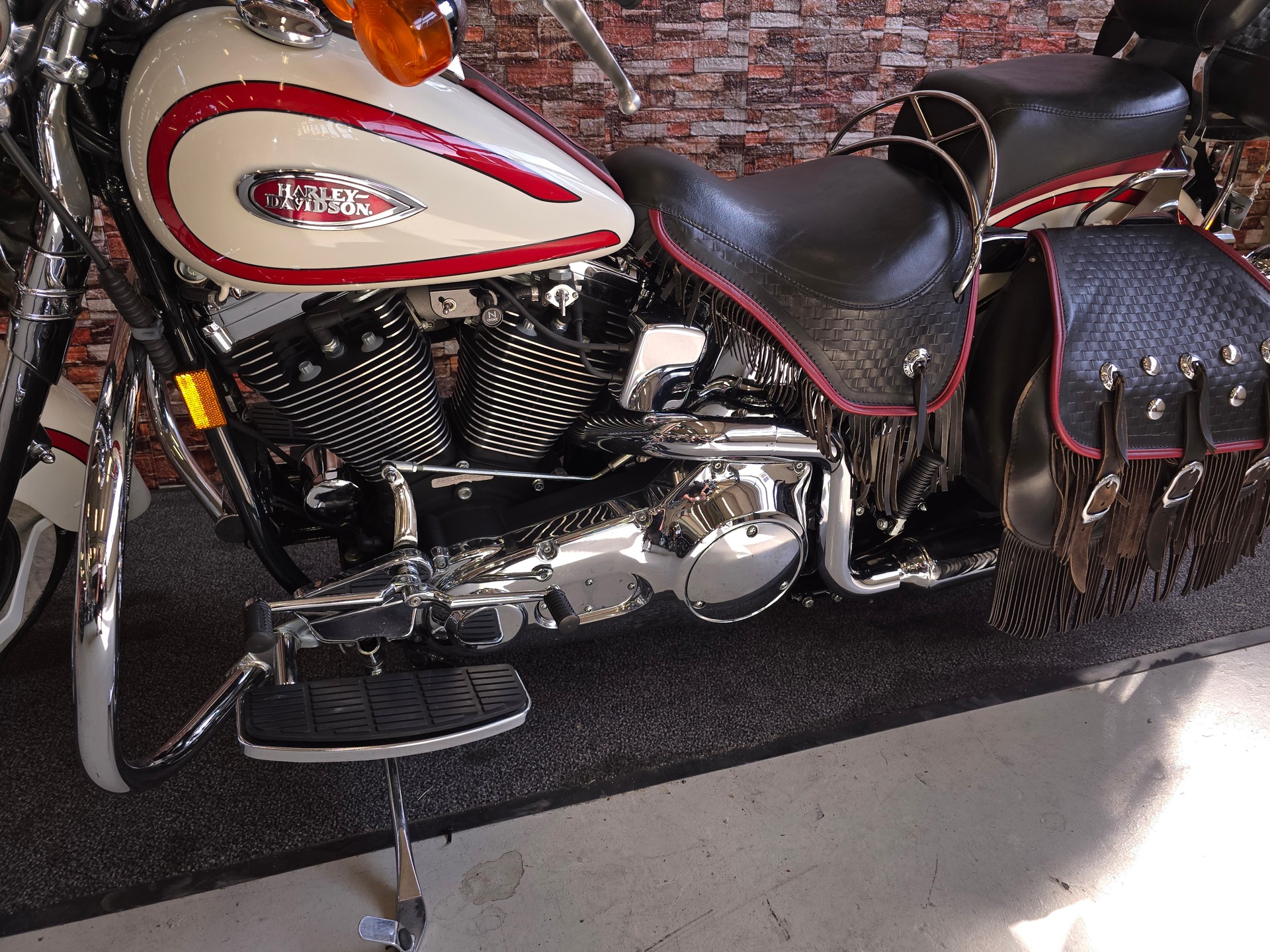 HARLEY-DAVIDSON FLSTS Heritage Springer-image-7