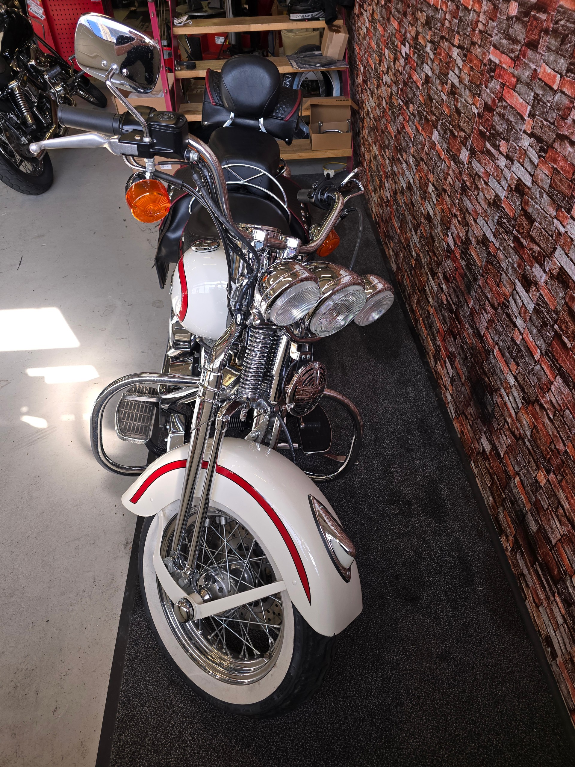 HARLEY-DAVIDSON FLSTS Heritage Springer-image-3
