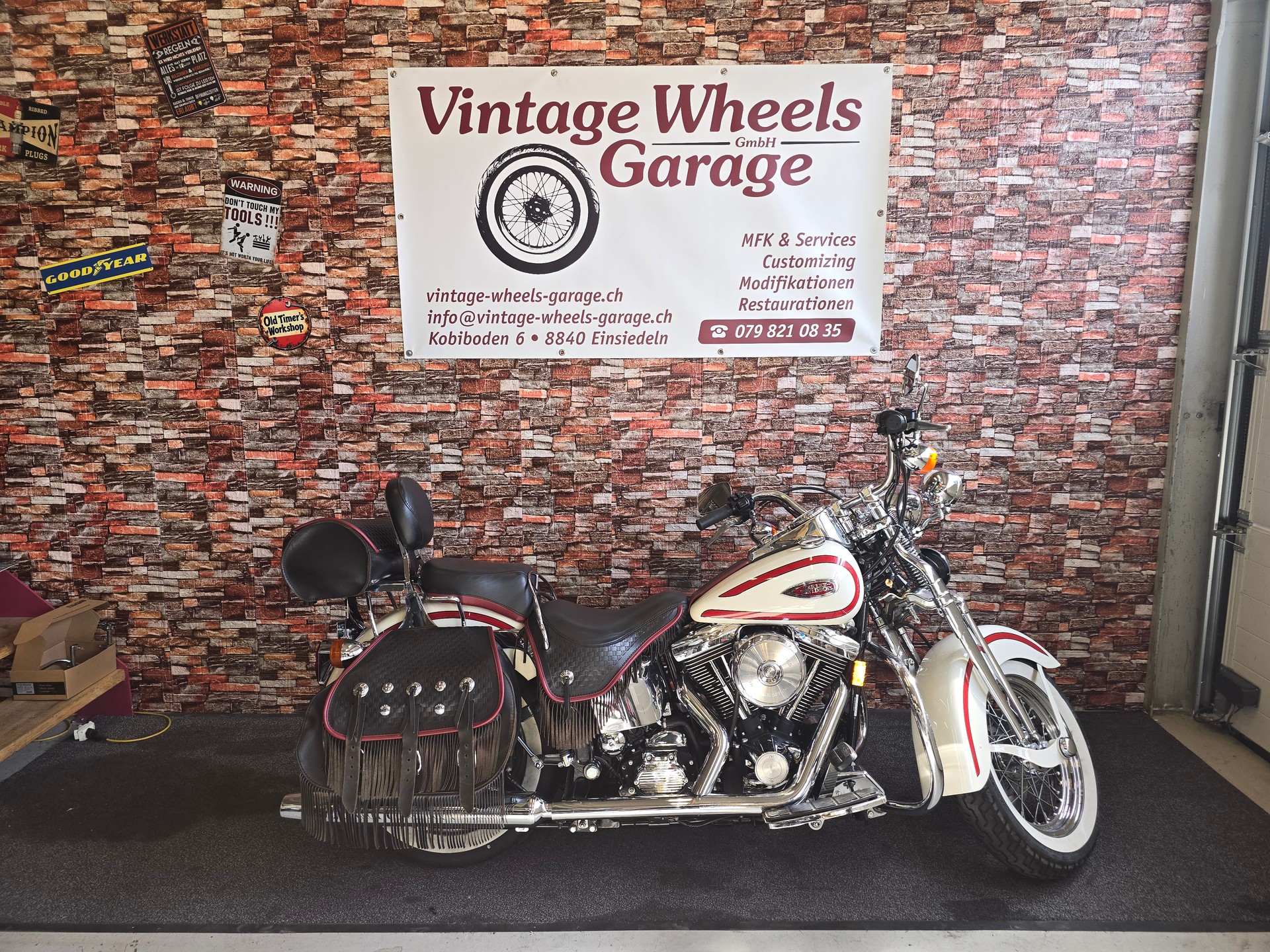 HARLEY-DAVIDSON FLSTS Heritage Springer-image-1