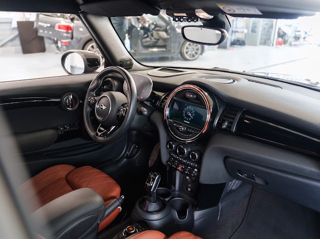 MINI Cooper John Cooper Works Cabriolet Steptronic CH🇨🇭-image-9