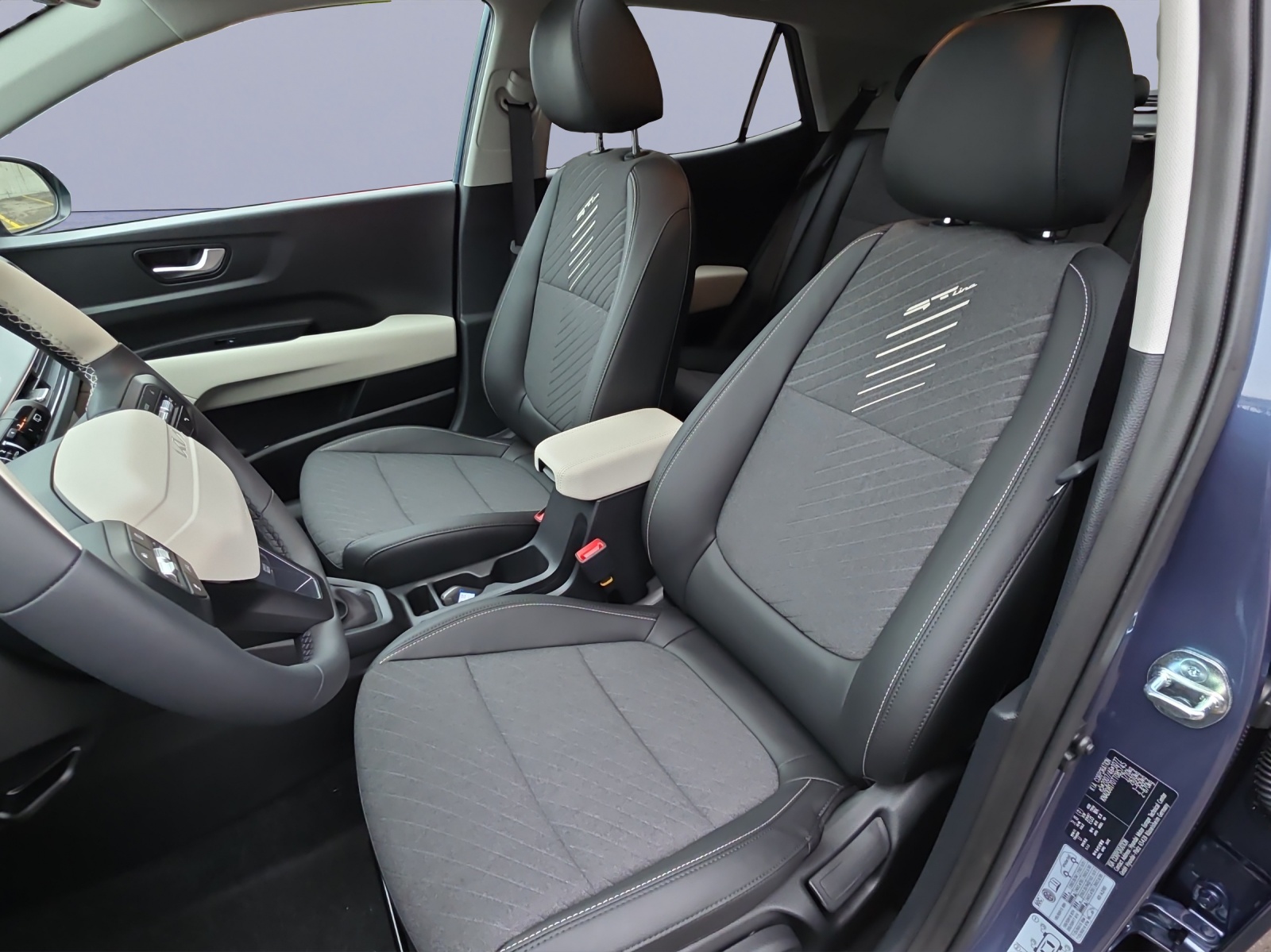KIA Stonic 1.0 T-GDi MHEV GT-Line-image-8