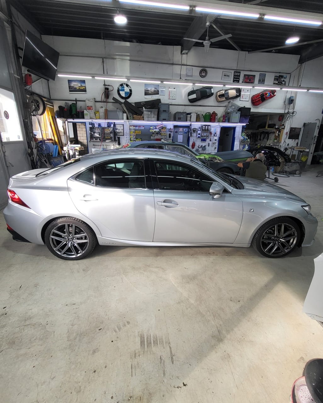LEXUS IS 300h F-Sport Automatic-image-2