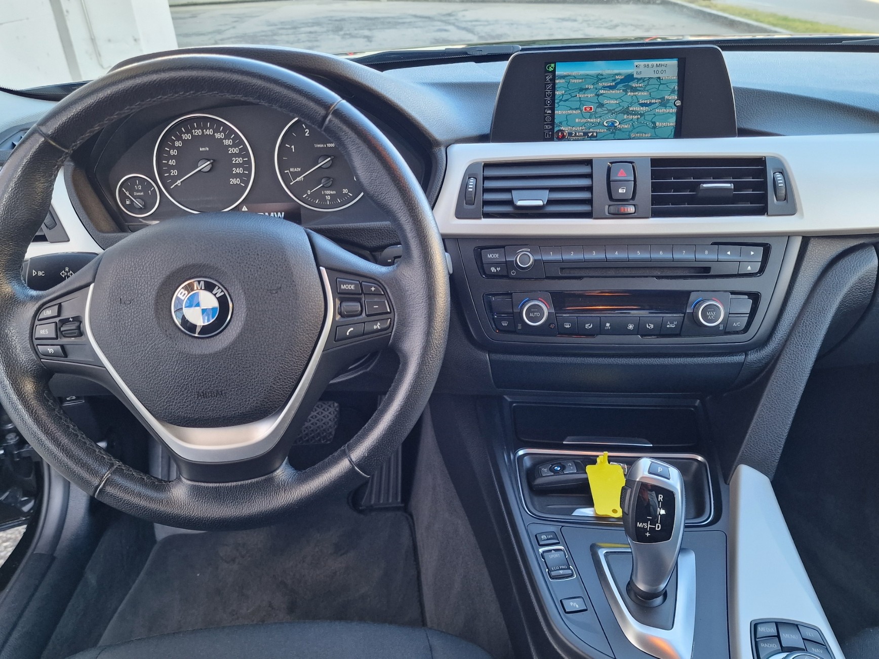 BMW 320d Touring Steptronic-image-9