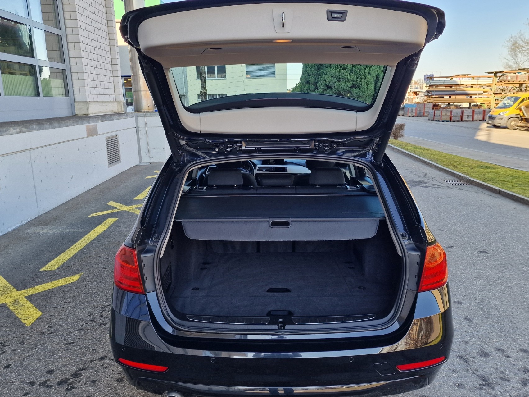 BMW 320d Touring Steptronic-image-12