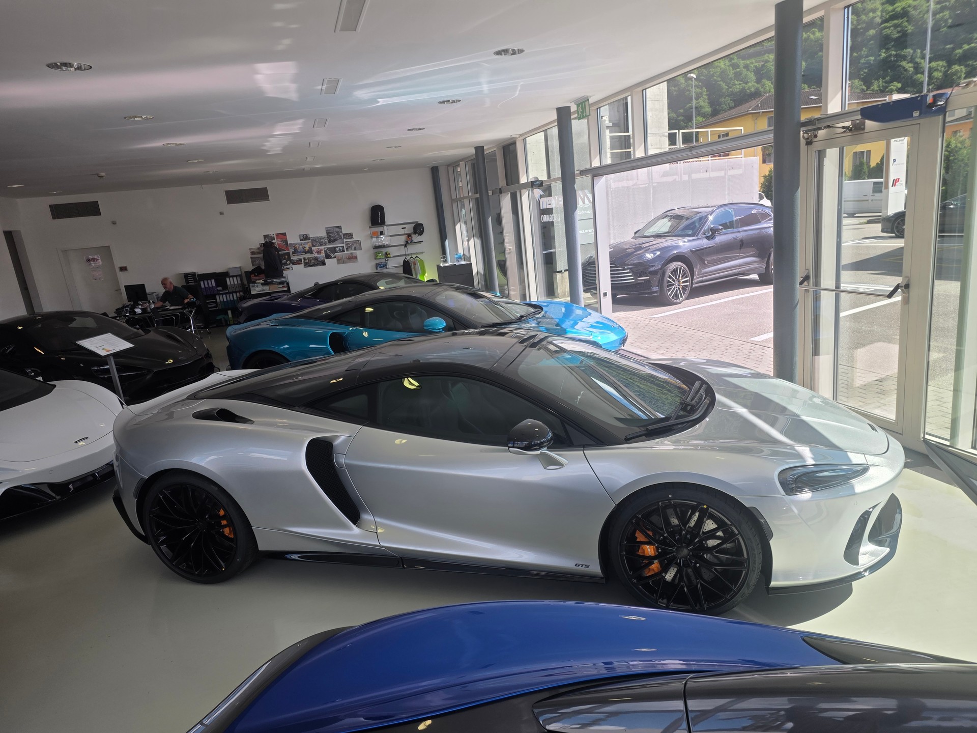 McLAREN NEW GTS 635cv-image-3