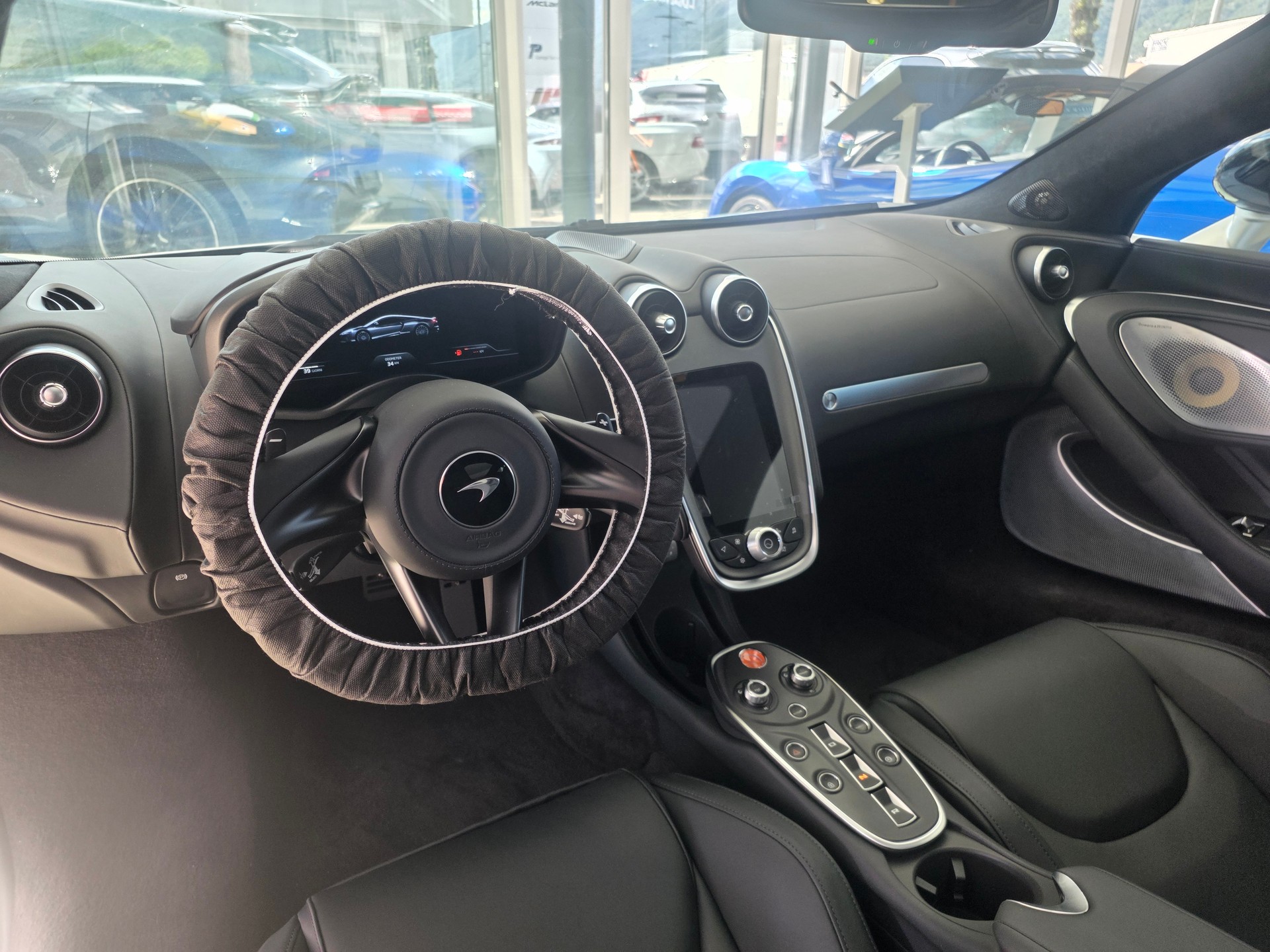 McLAREN NEW GTS 635cv-image-13