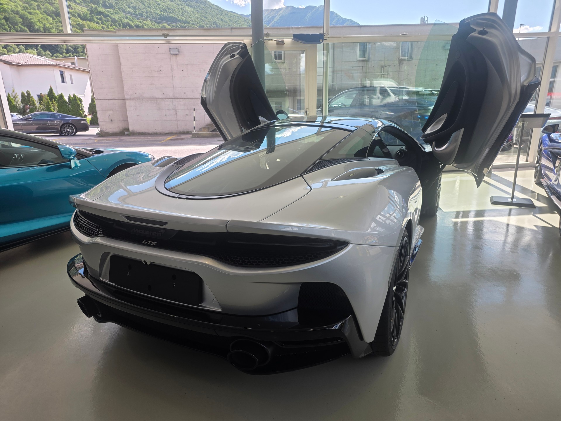 McLAREN NEW GTS 635cv-image-9