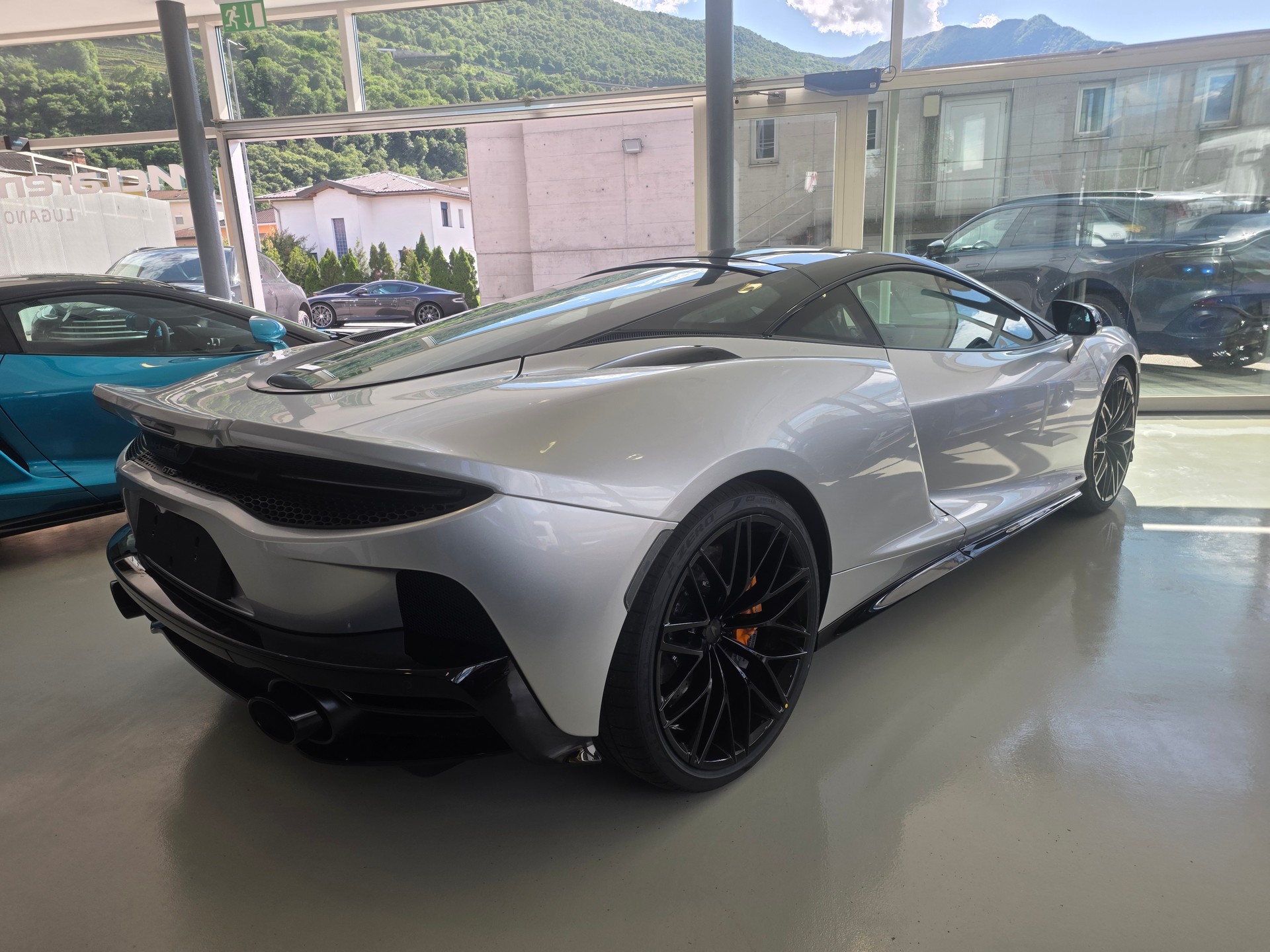 McLAREN NEW GTS 635cv-image-4