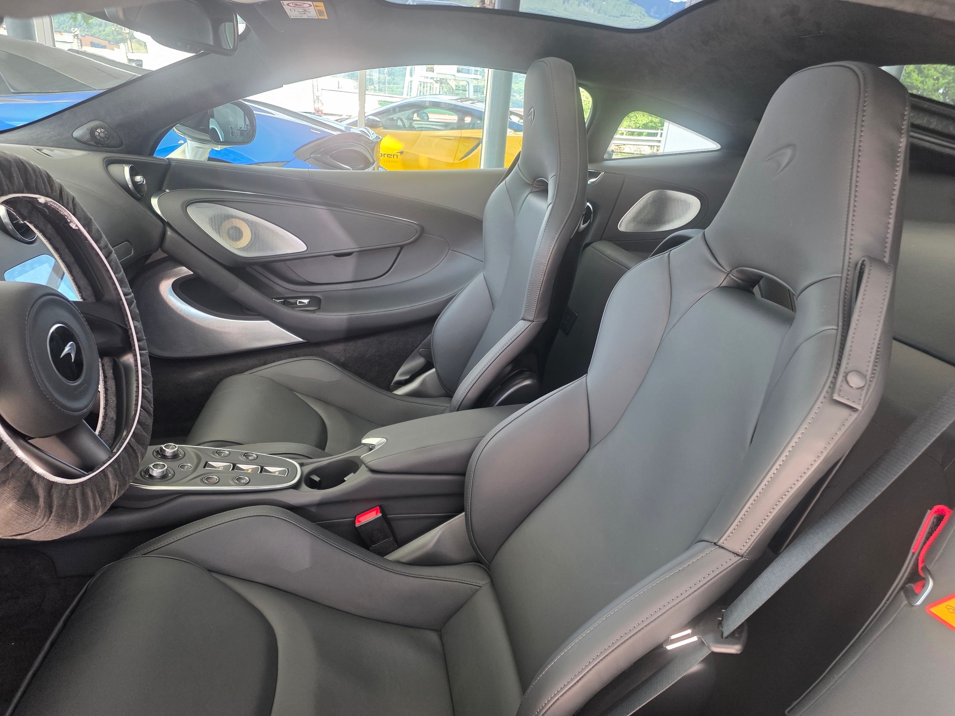 McLAREN NEW GTS 635cv-image-11