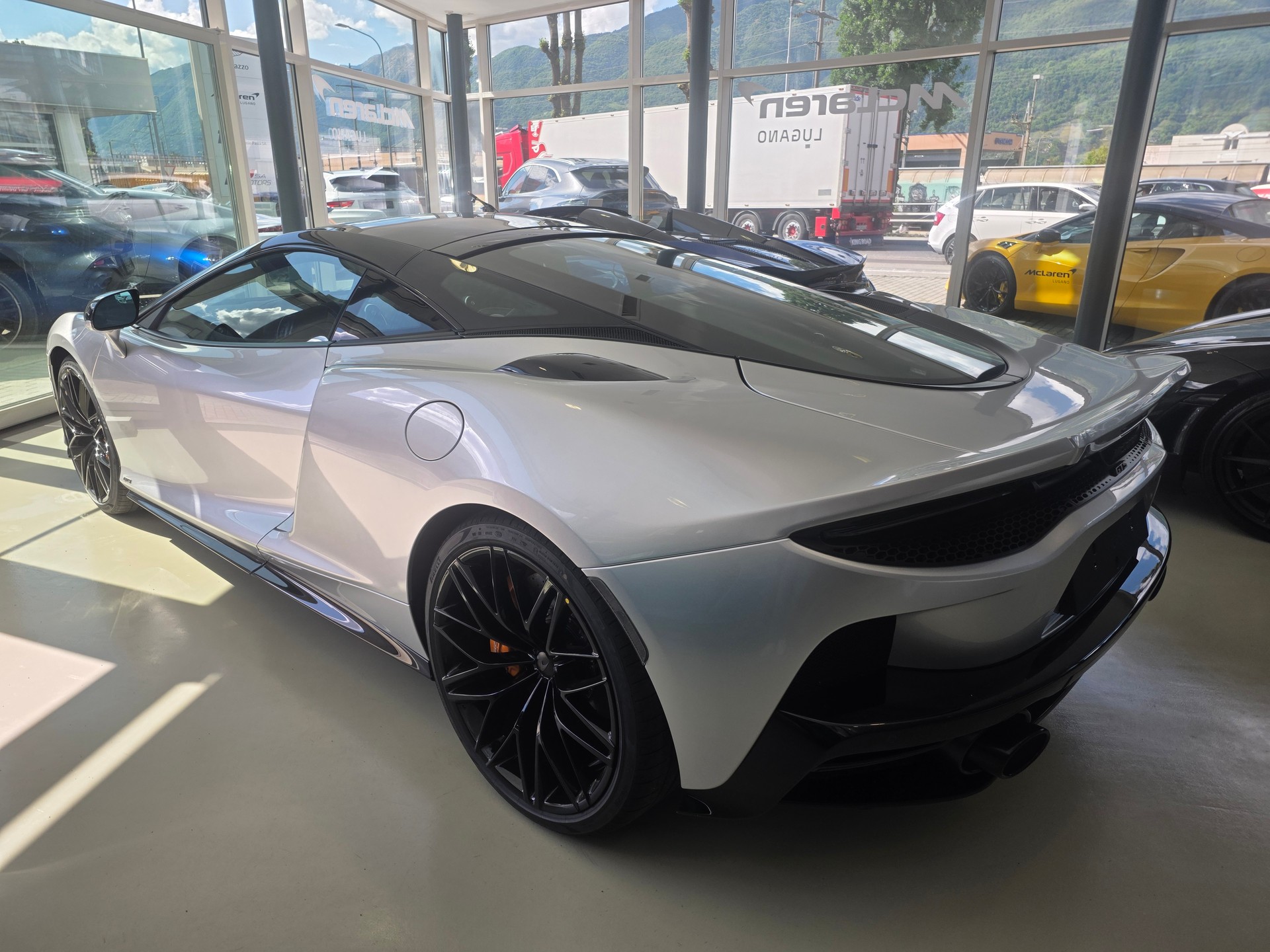 McLAREN NEW GTS 635cv-image-6