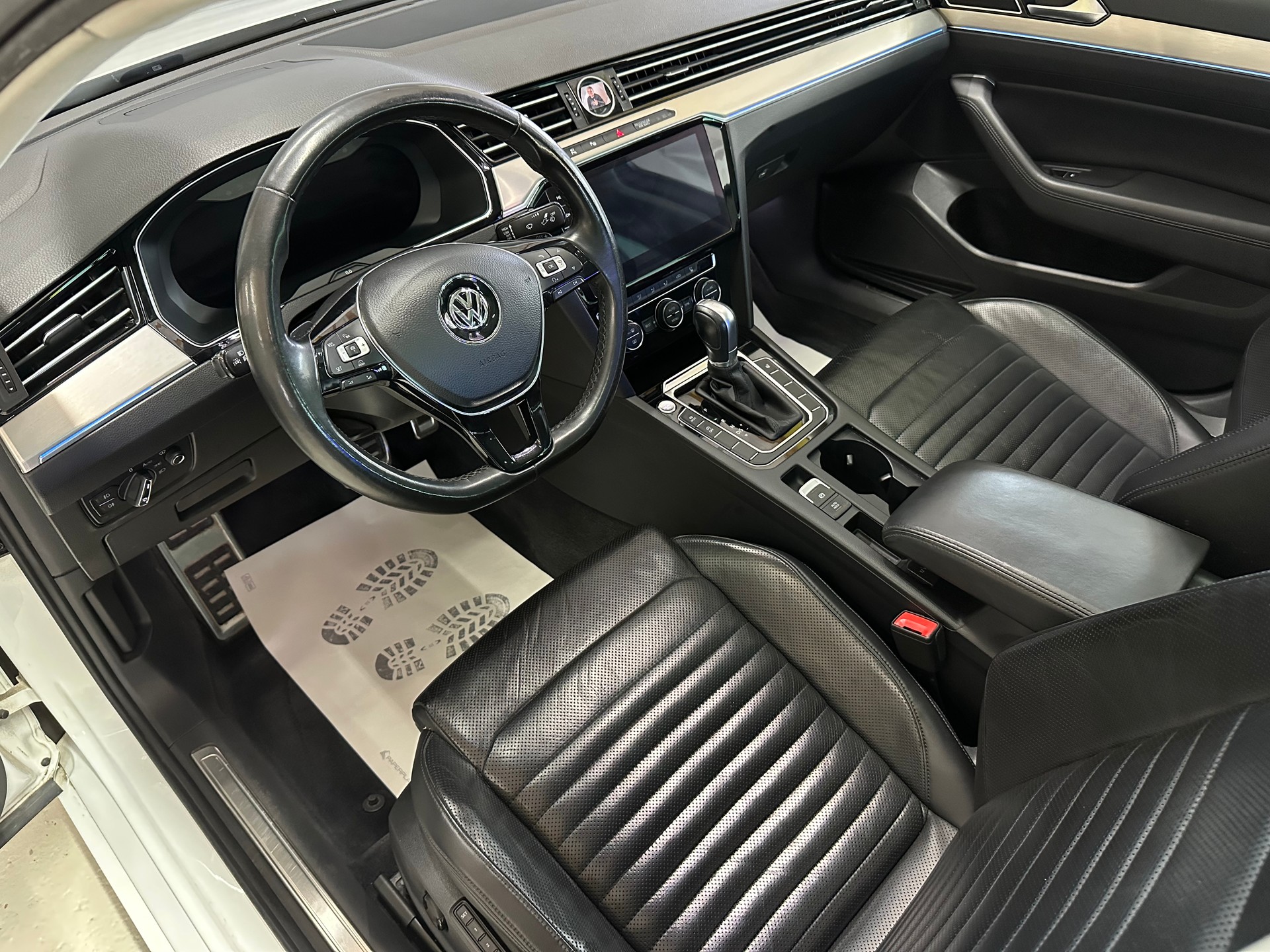 VW Passat 2.0 TSI BMT Sport DSG-image-11