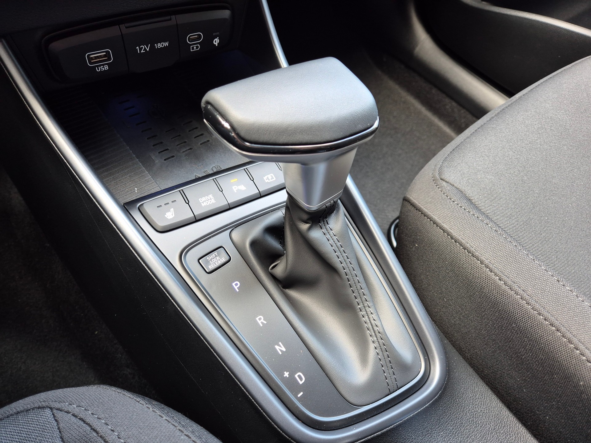 HYUNDAI i20 1.0 T-GDi Vertex DCT-image-10