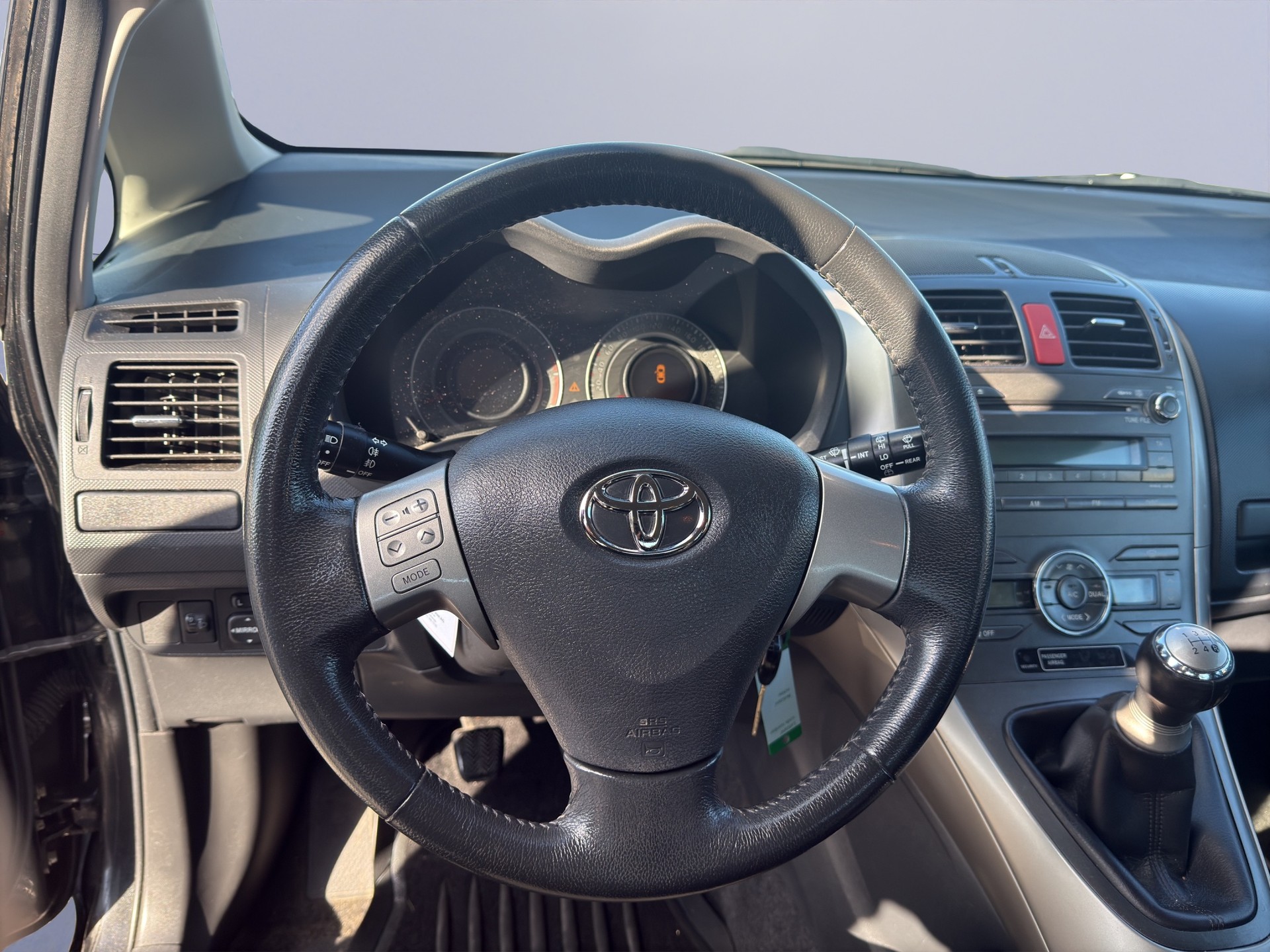 TOYOTA Auris 1.4 Linea Terra-image-11