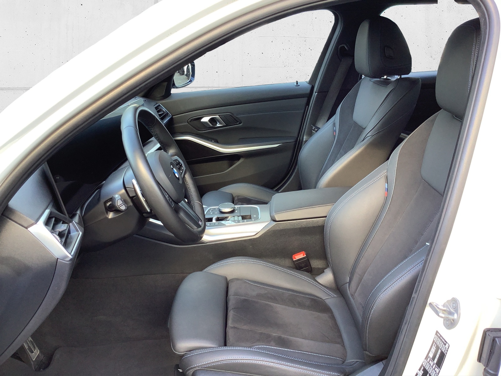 BMW 320d xDr 48V Tour M Sport-image-11