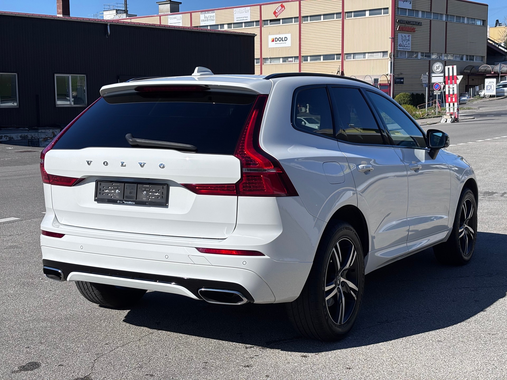 VOLVO XC60 B4 Diesel Mild Hybrid AWD R-Design Geartronic-image-7