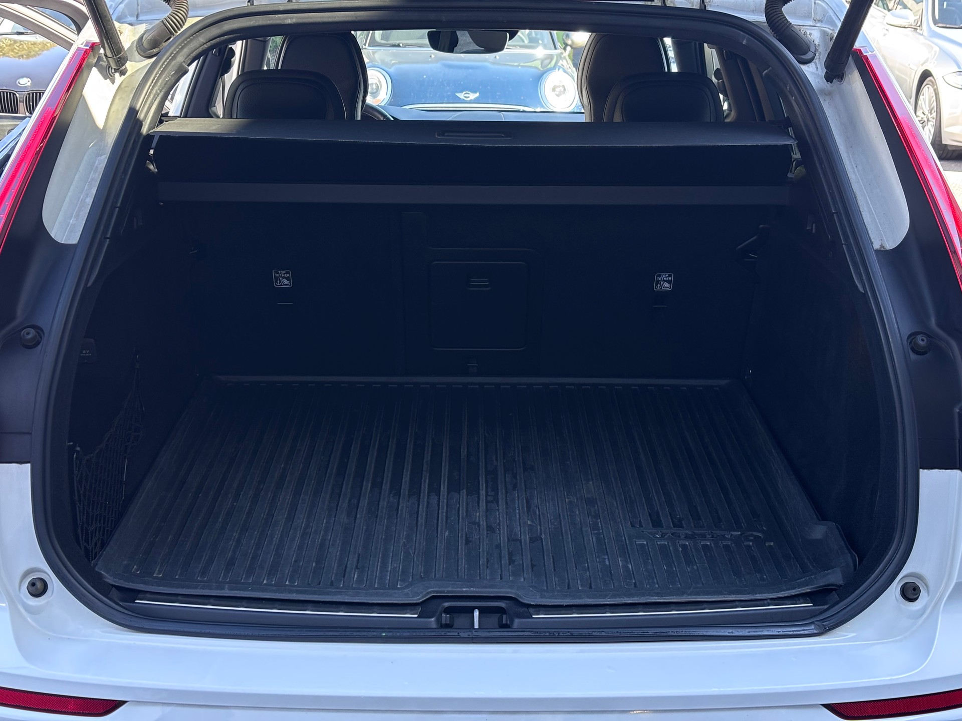 VOLVO XC60 B4 Diesel Mild Hybrid AWD R-Design Geartronic-image-26