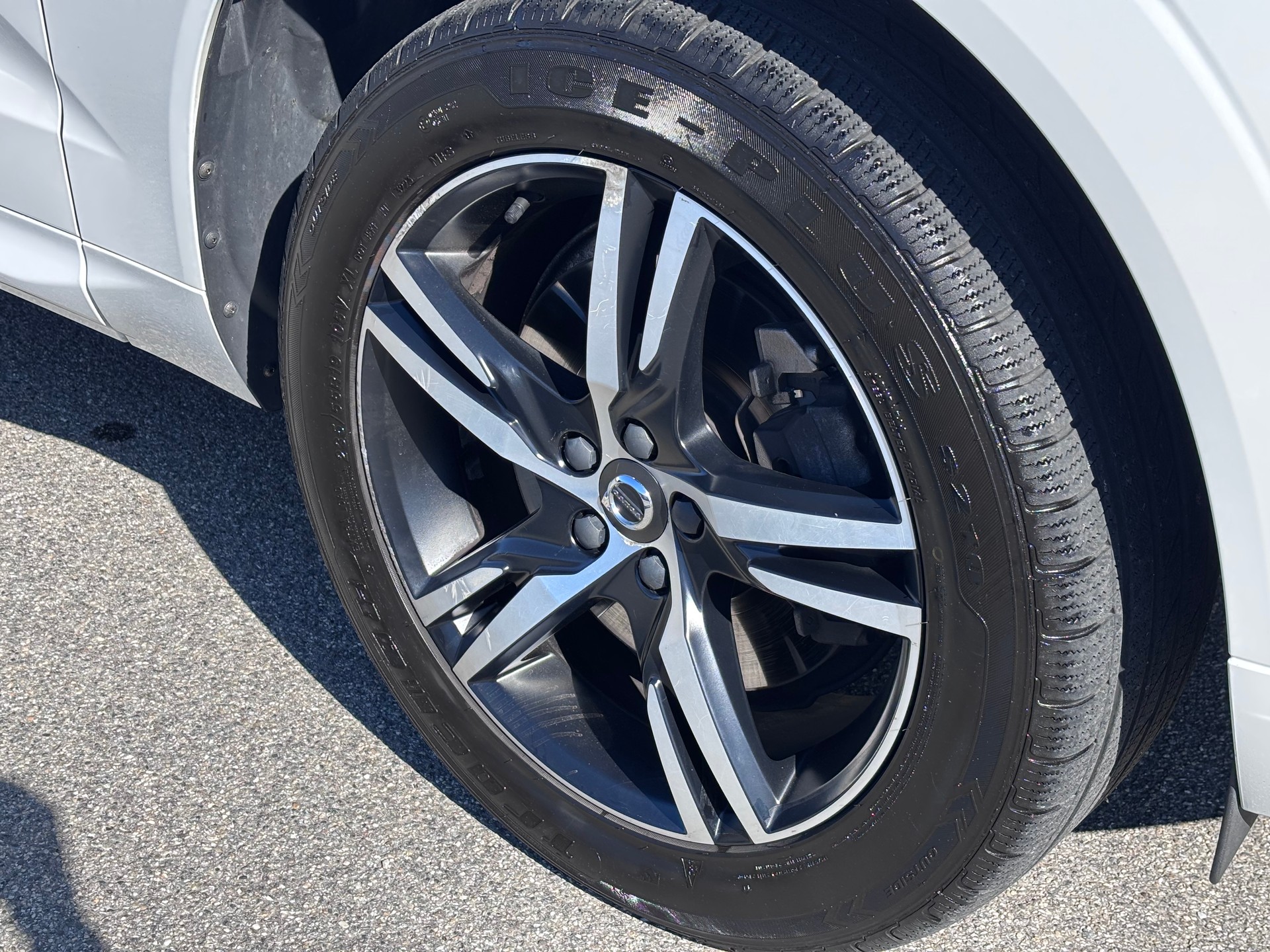 VOLVO XC60 B4 Diesel Mild Hybrid AWD R-Design Geartronic-image-4