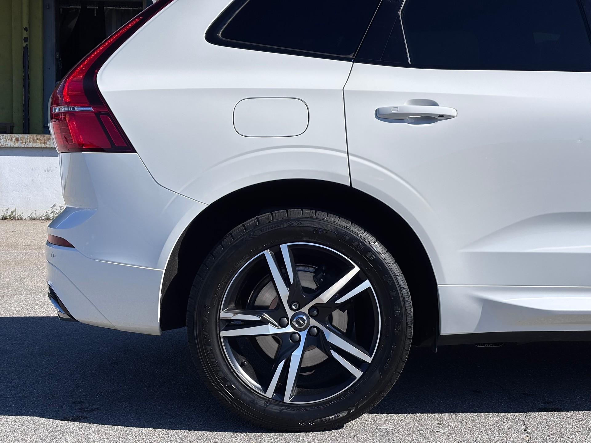 VOLVO XC60 B4 Diesel Mild Hybrid AWD R-Design Geartronic-image-6