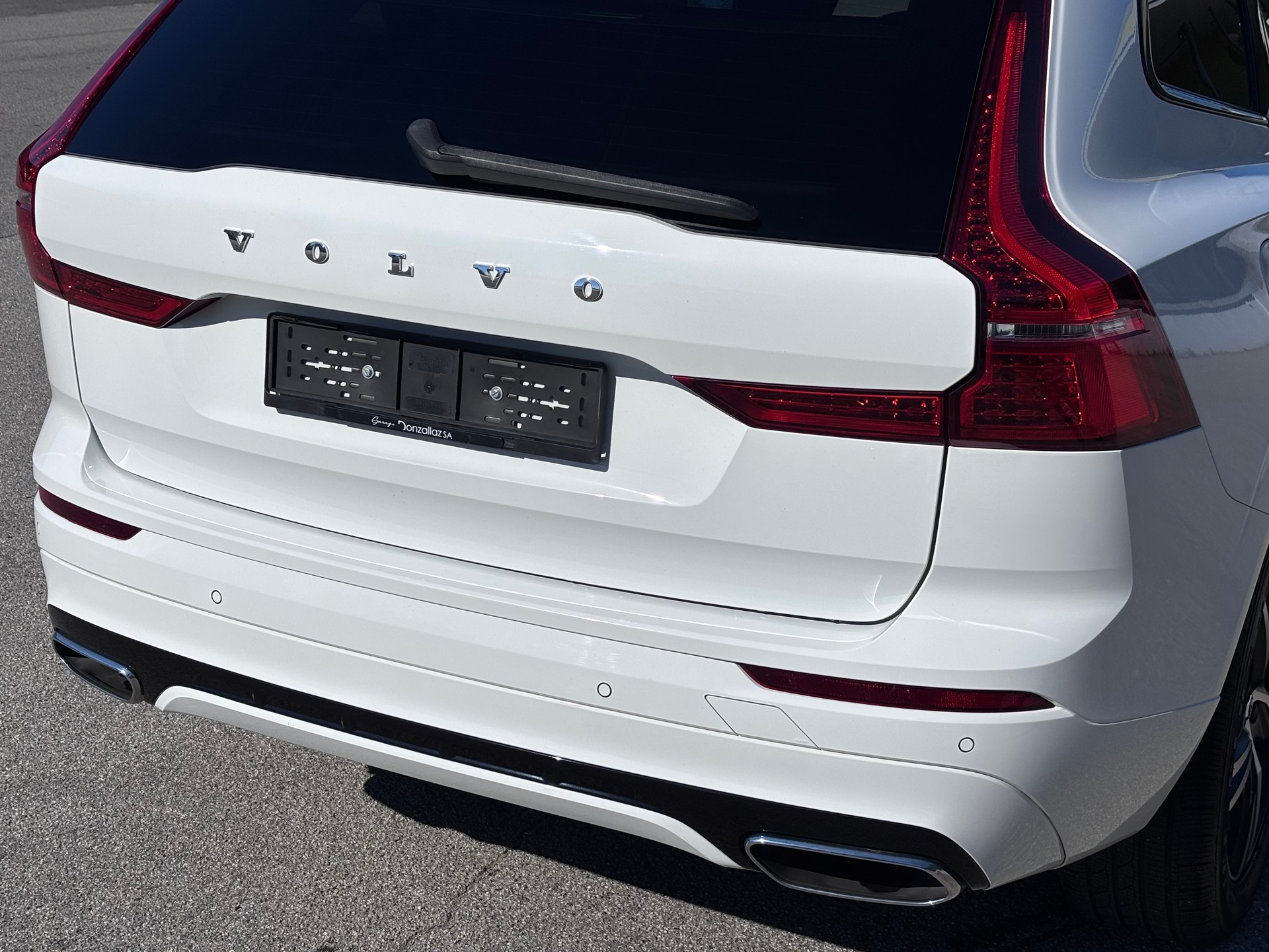 VOLVO XC60 B4 Diesel Mild Hybrid AWD R-Design Geartronic-image-9