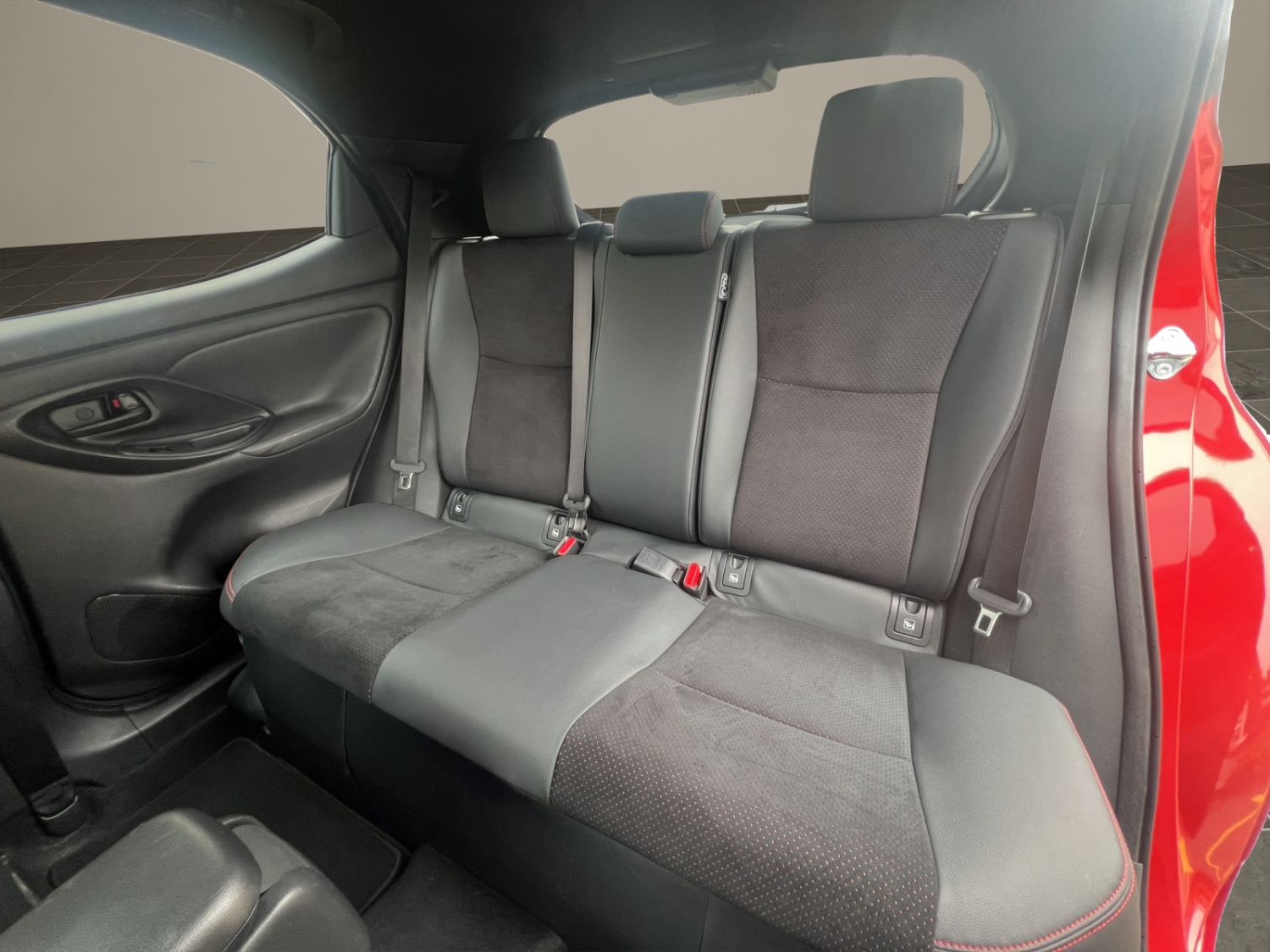 TOYOTA Yaris 1.5 VVT-i HSD GR Sport-image-16