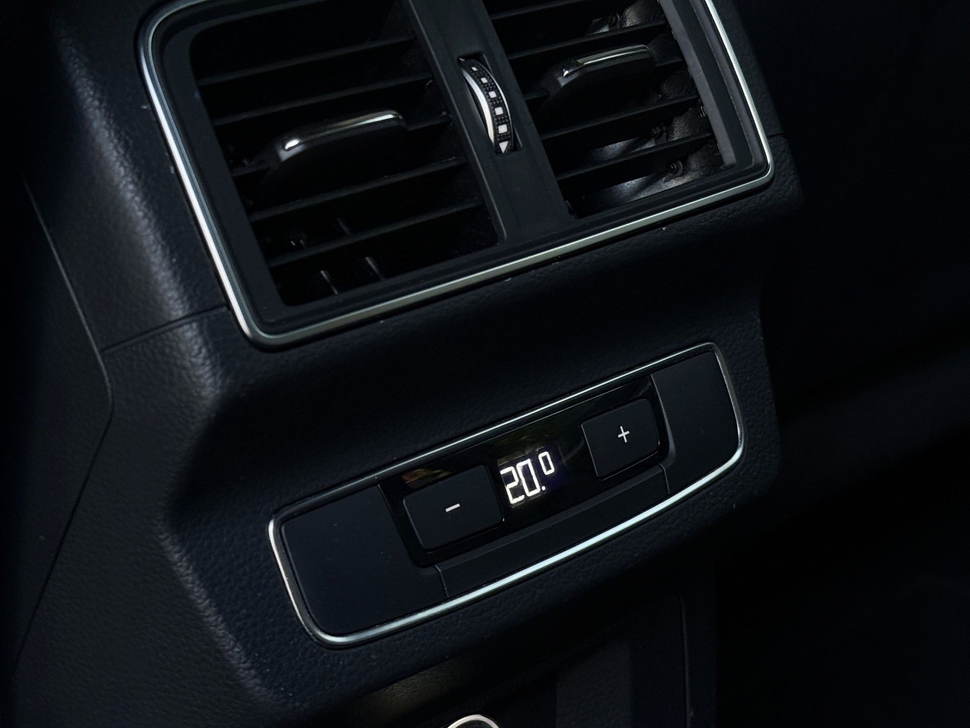 AUDI Q5 2.0 TDI sport quattro S-tronic-image-16