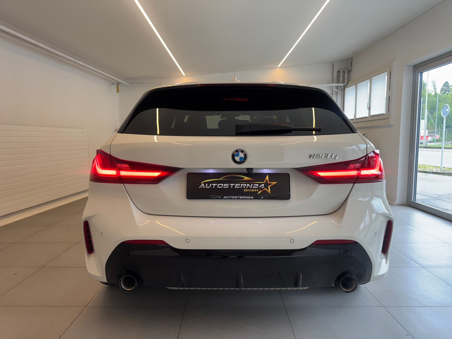 BMW 128ti Steptronic*CH-Fahrzeug*-showroom-element-3