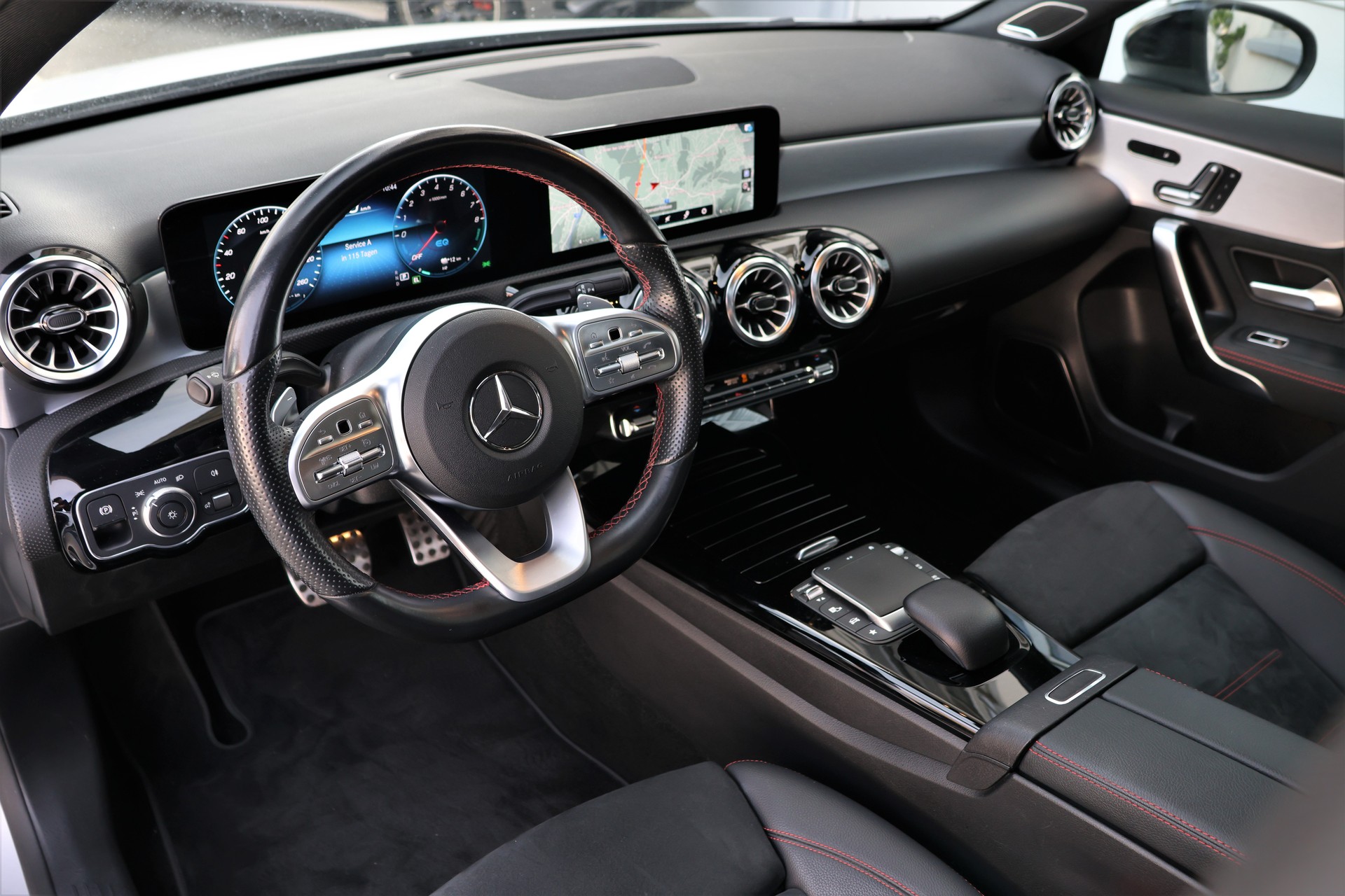 MERCEDES-BENZ A 250e AMG Line 8G-DCT (CH)-image-9