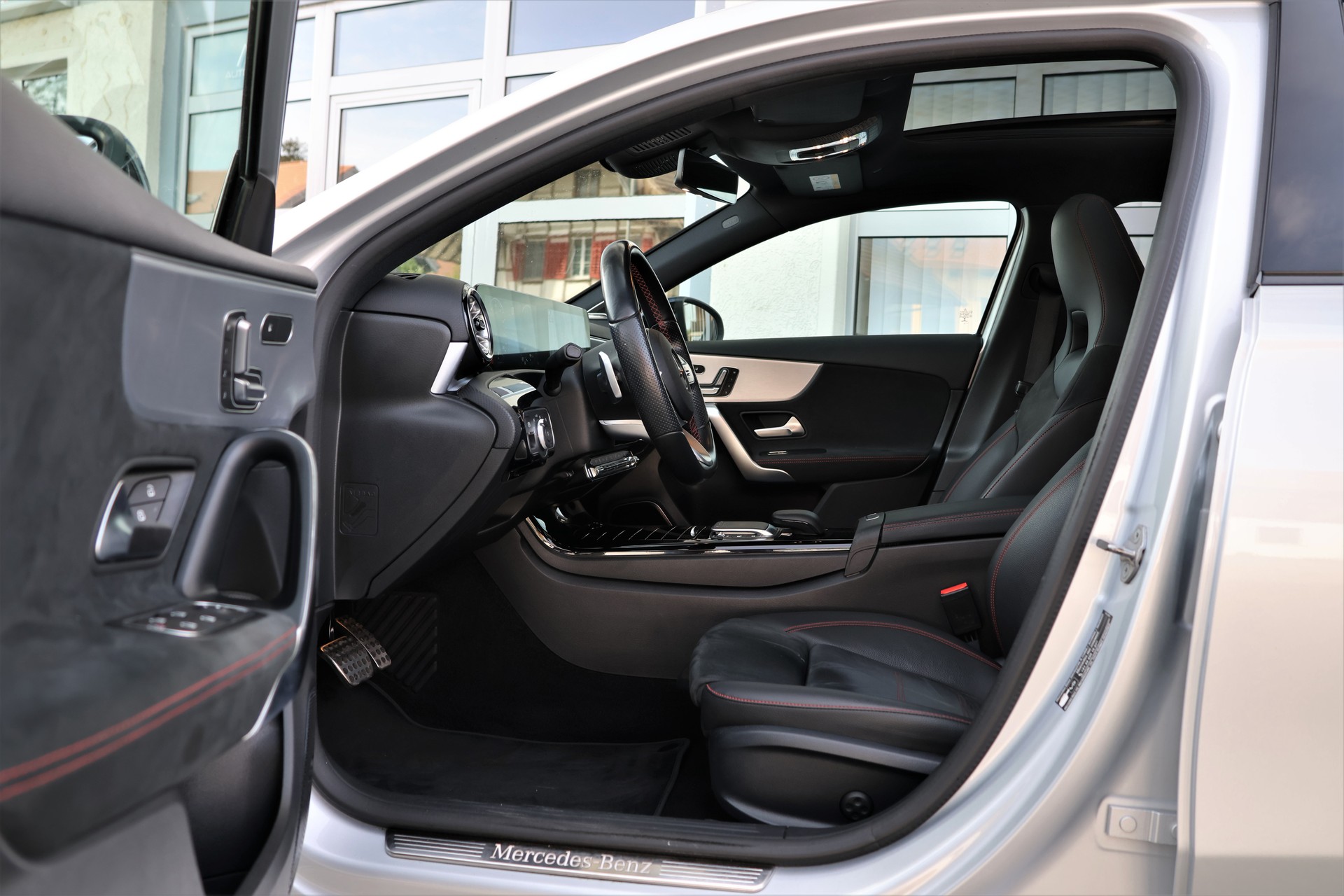 MERCEDES-BENZ A 250e AMG Line 8G-DCT (CH)-image-8