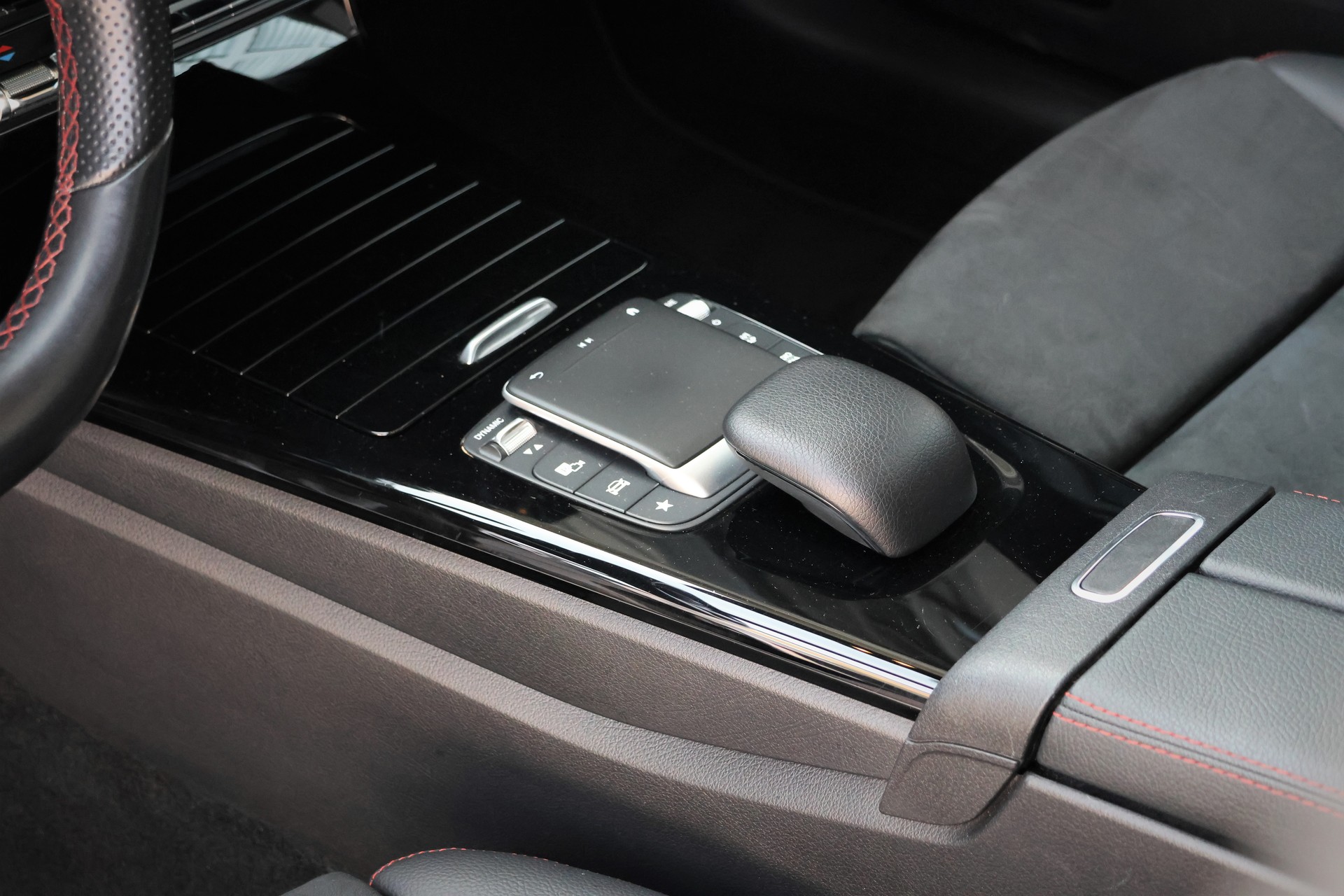 MERCEDES-BENZ A 250e AMG Line 8G-DCT (CH)-image-10