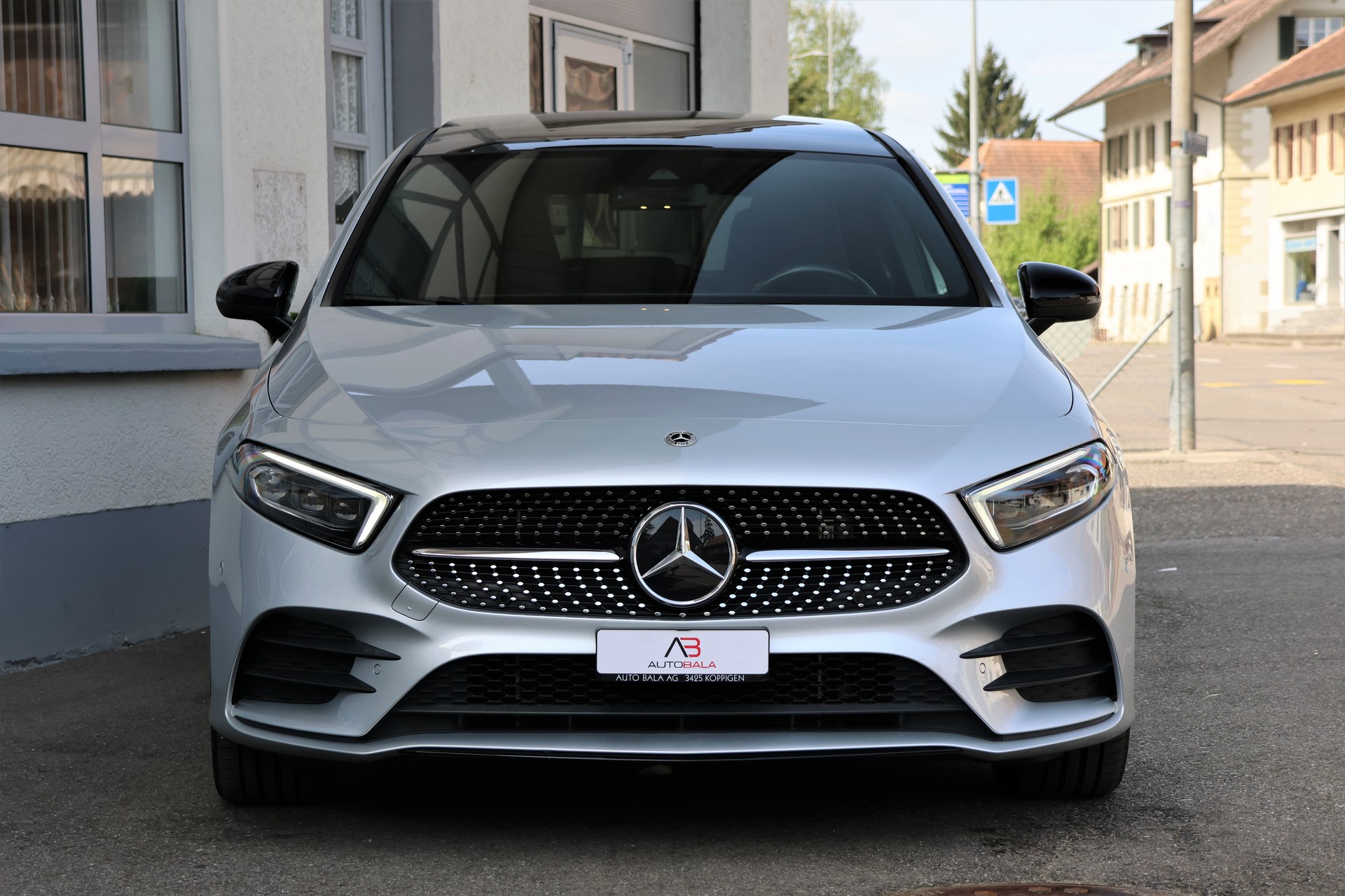 MERCEDES-BENZ A 250e AMG Line 8G-DCT (CH)-showroom-element-1