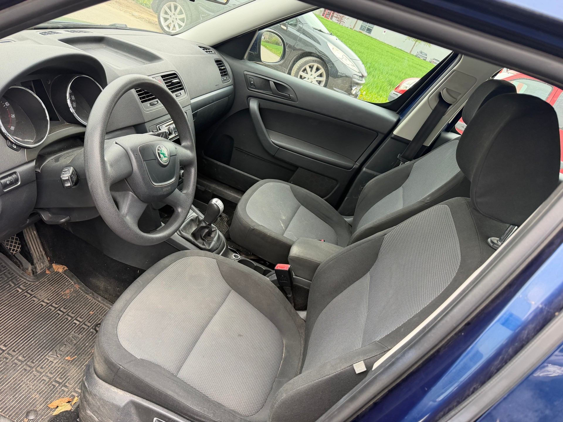 SKODA Yeti 1.8 TSI Entry 4x4-image-4