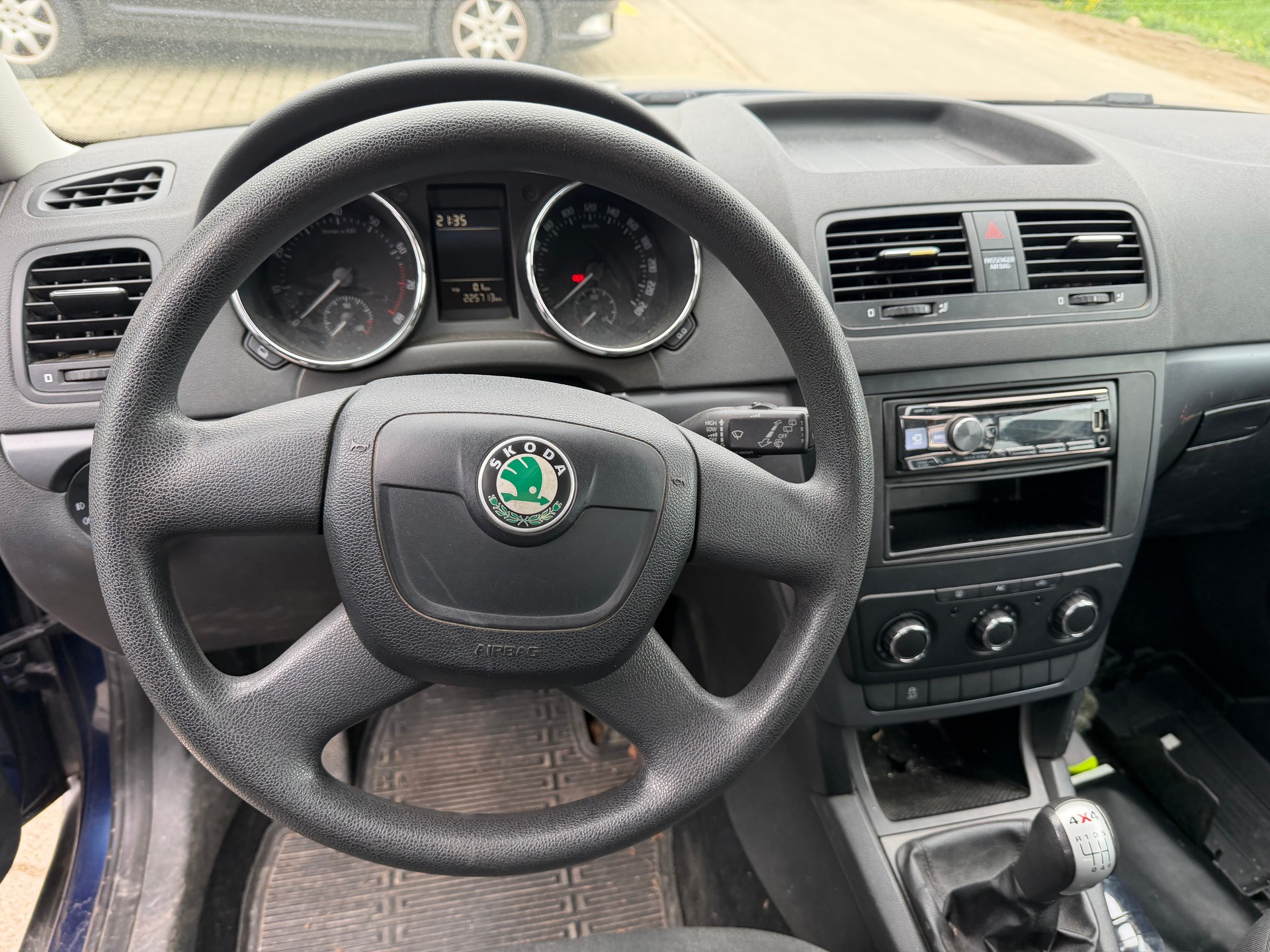 SKODA Yeti 1.8 TSI Entry 4x4-image-5