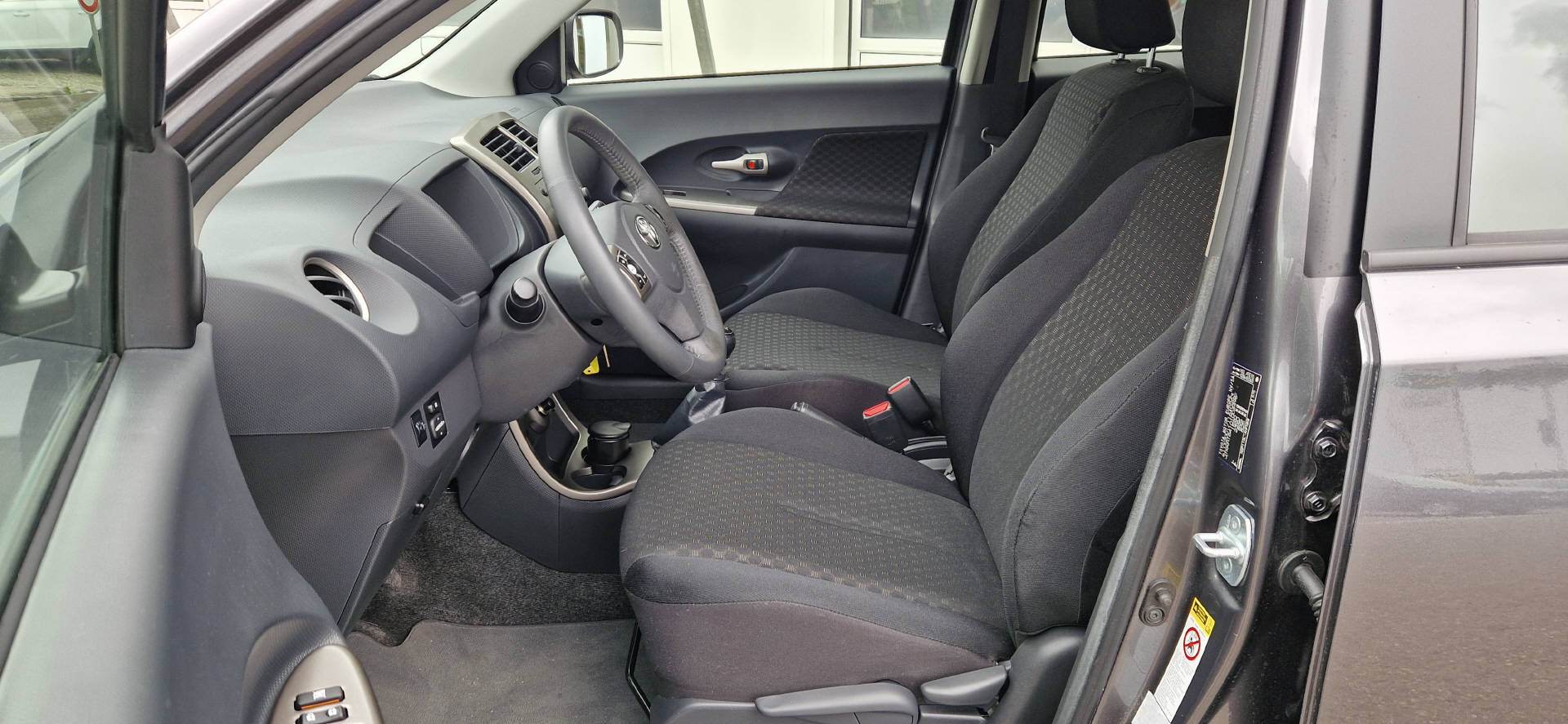 TOYOTA Urban Cruiser 1.33 VVT-i Linea Luna-image-4