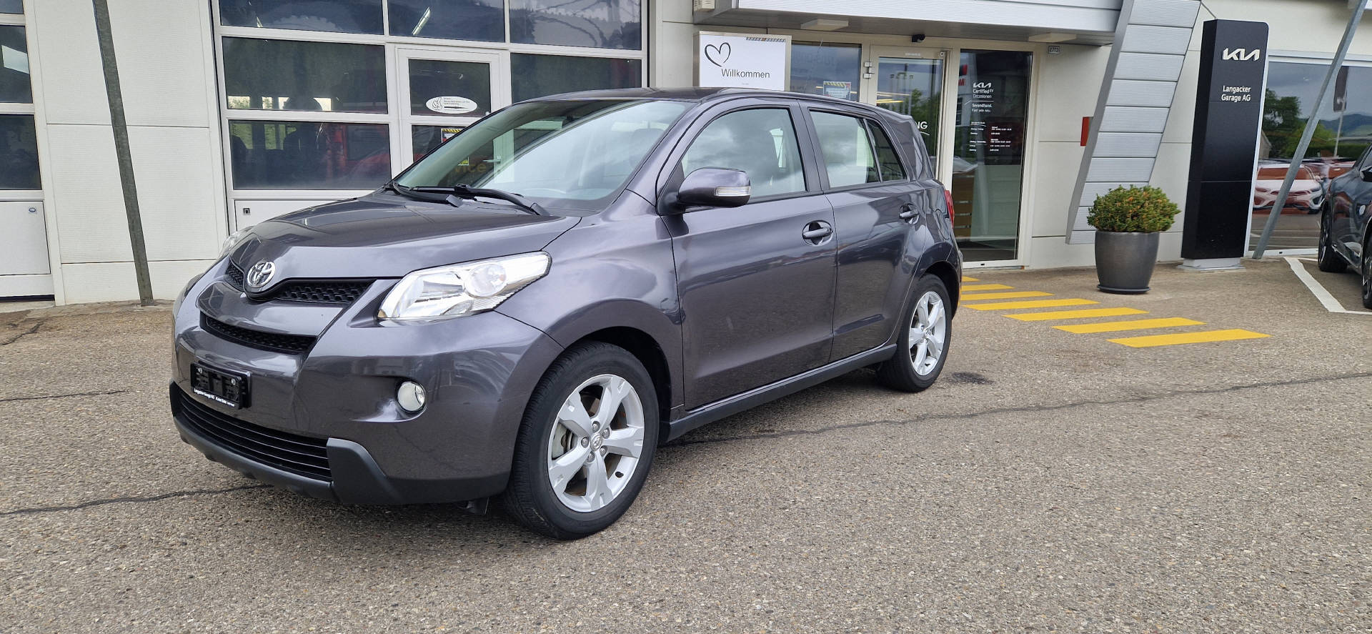 TOYOTA Urban Cruiser 1.33 VVT-i Linea Luna-image-1