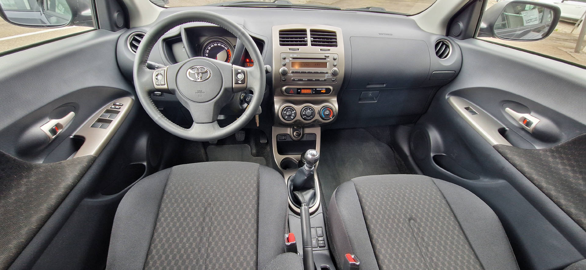 TOYOTA Urban Cruiser 1.33 VVT-i Linea Luna-image-5