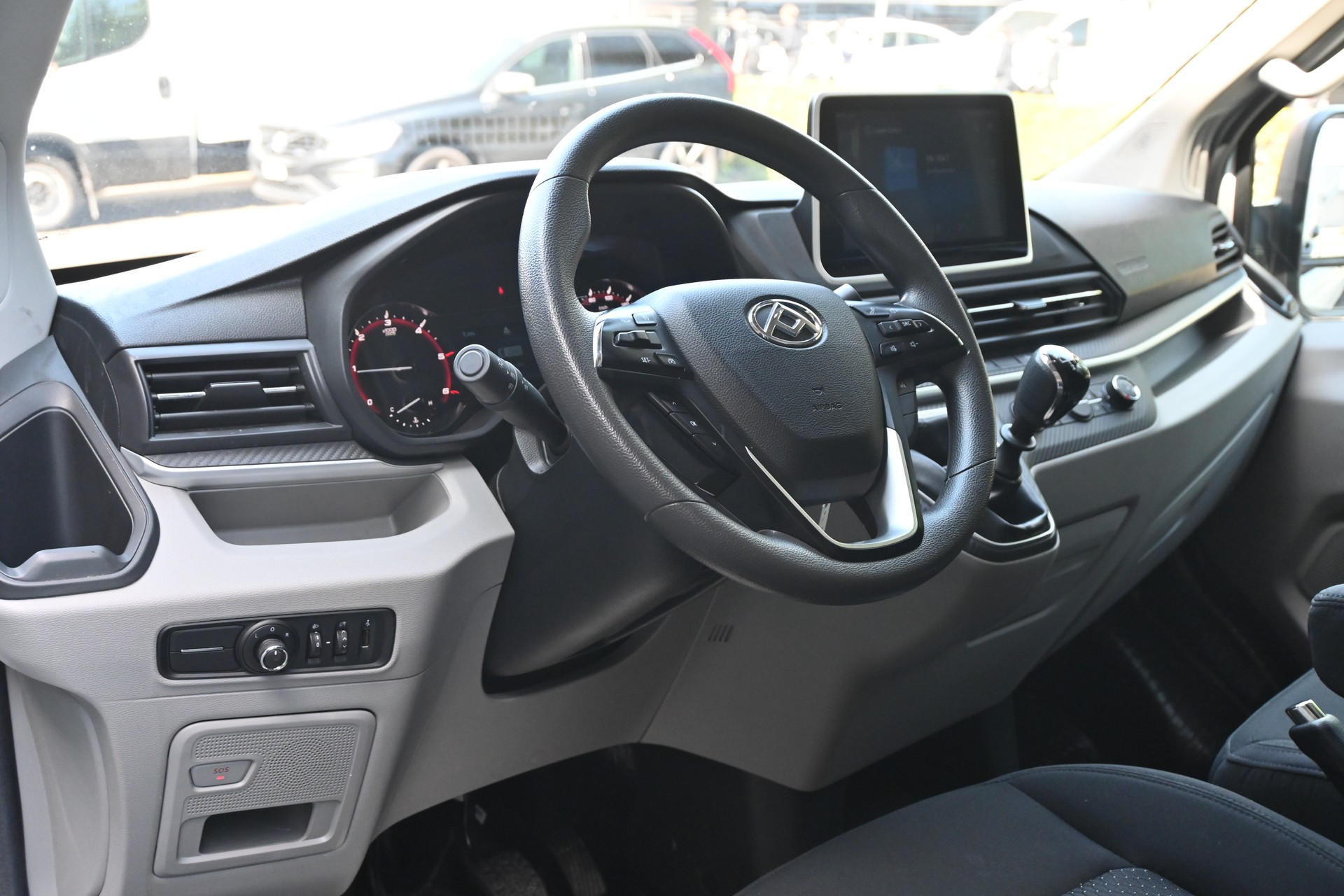MAXUS Deliver 9 2.0D L4 RWD Base-image-6