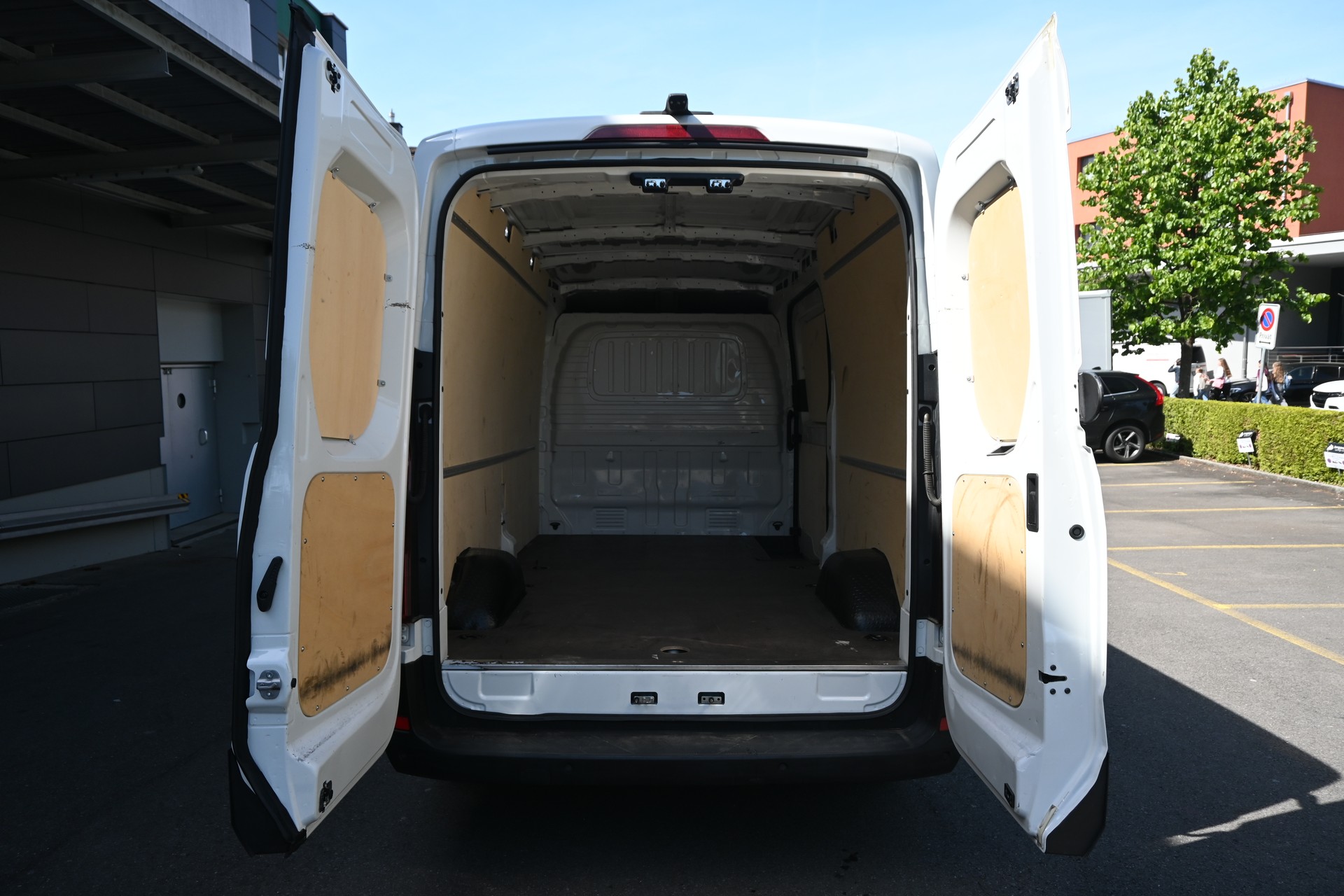 MAXUS Deliver 9 2.0D L4 RWD Base-image-4