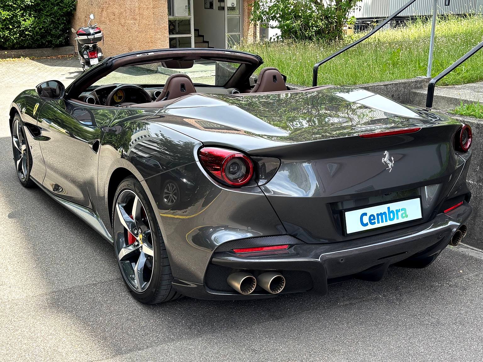 FERRARI Portofino M-showroom-element-3