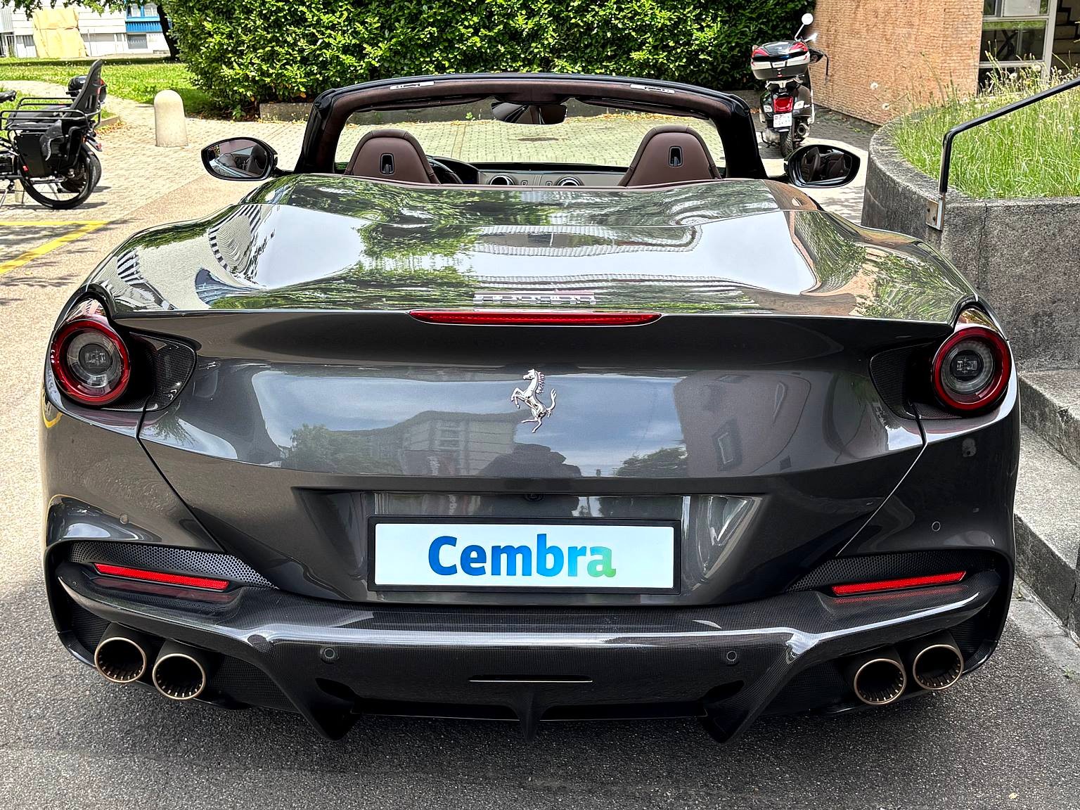 FERRARI Portofino M-showroom-element-2