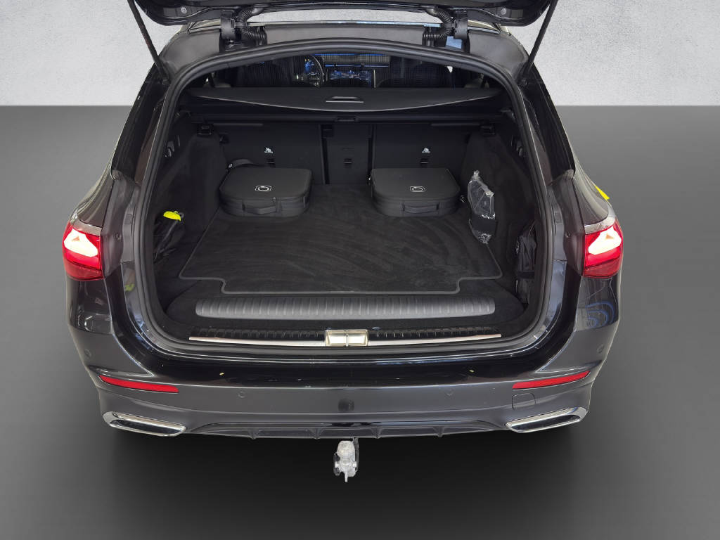 MERCEDES-BENZ E 300 de AMG Line 4Matic T-Modell-image-7