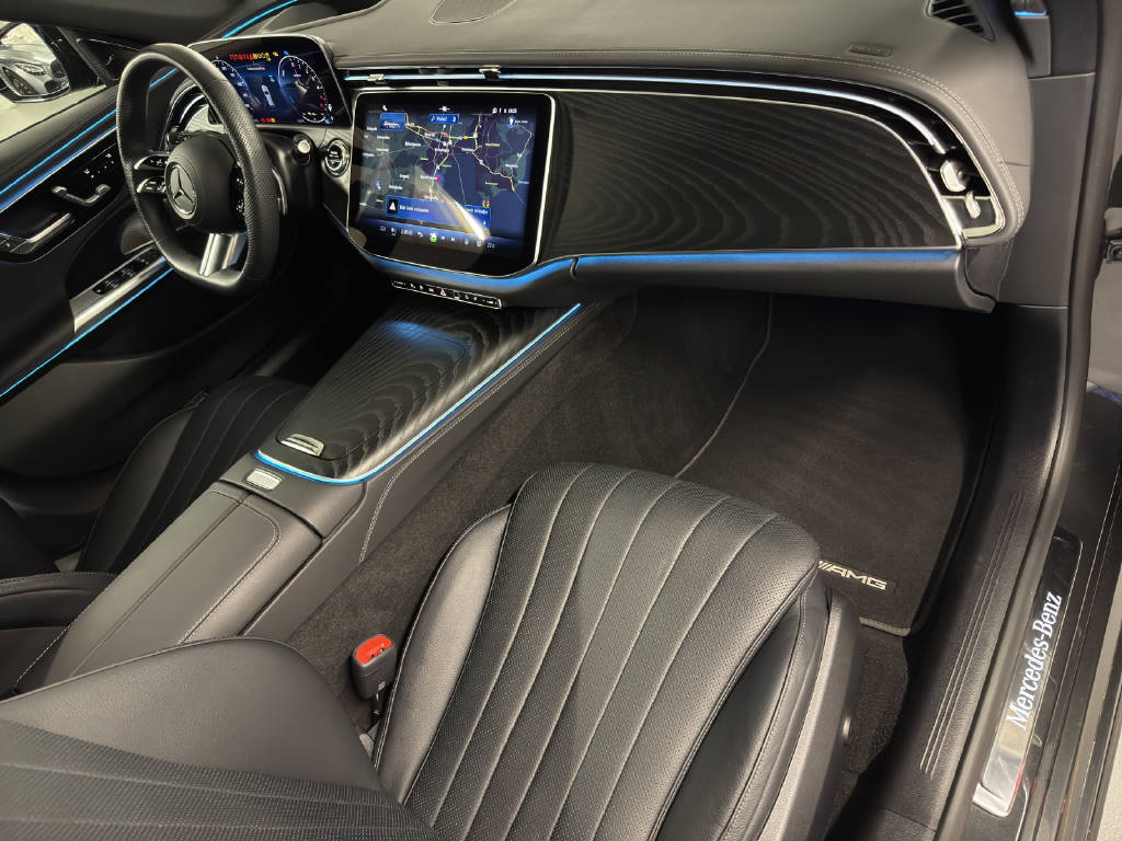 MERCEDES-BENZ E 300 de AMG Line 4Matic T-Modell-image-10